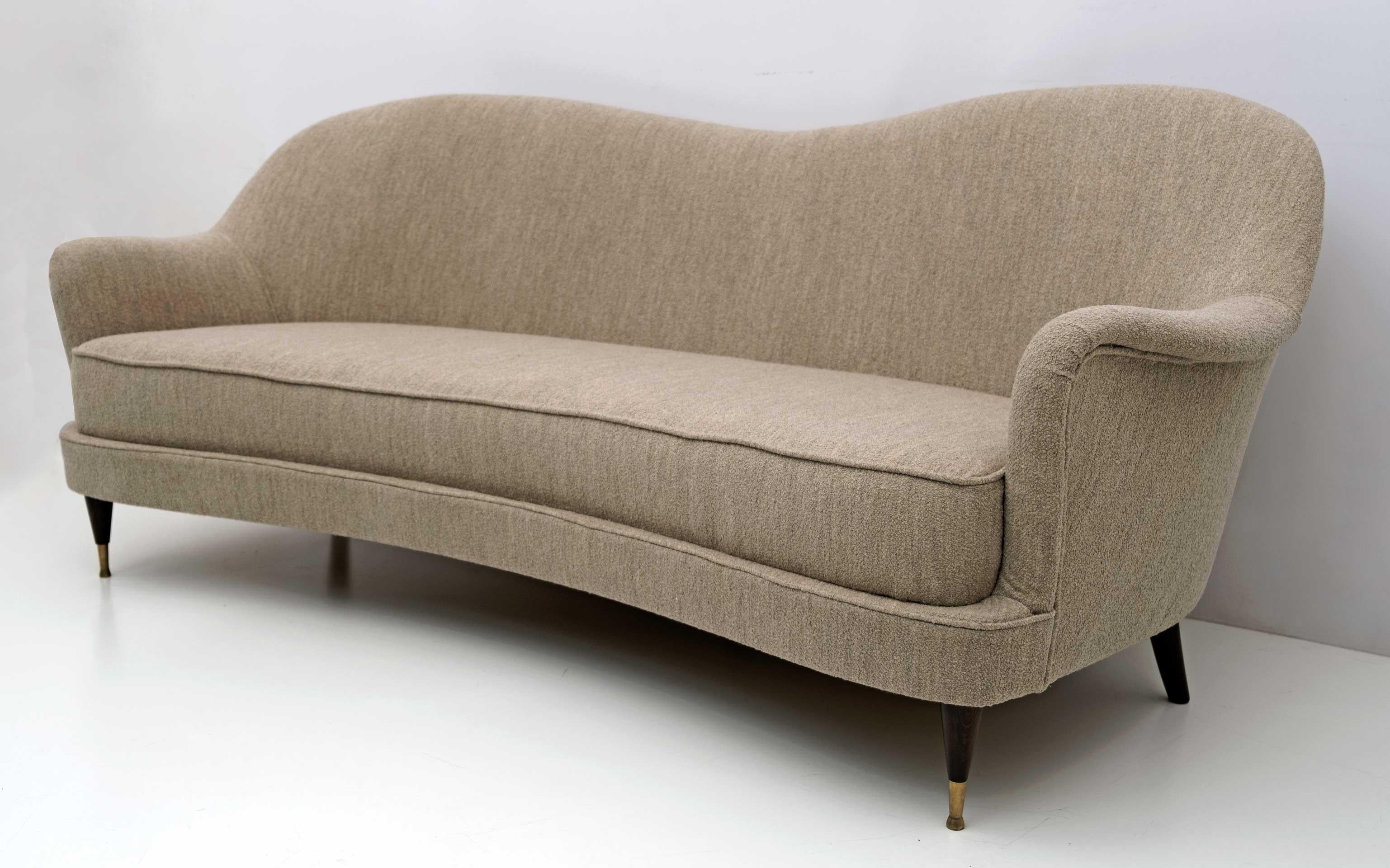 Mid-20th Century Gio Ponti Style Mid-Century Modern Italian Sofa for Isa Bergamo, 50s For Sale