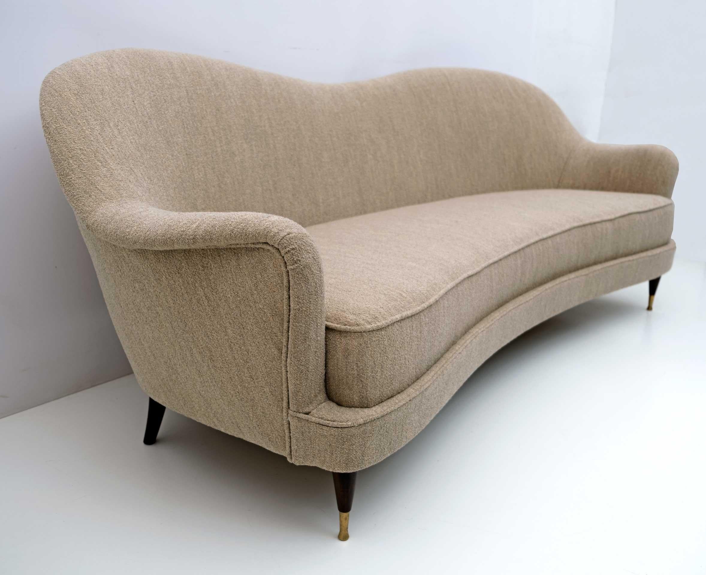 Beech Gio Ponti Style Mid-Century Modern Italian Sofa for Isa Bergamo, 50s For Sale