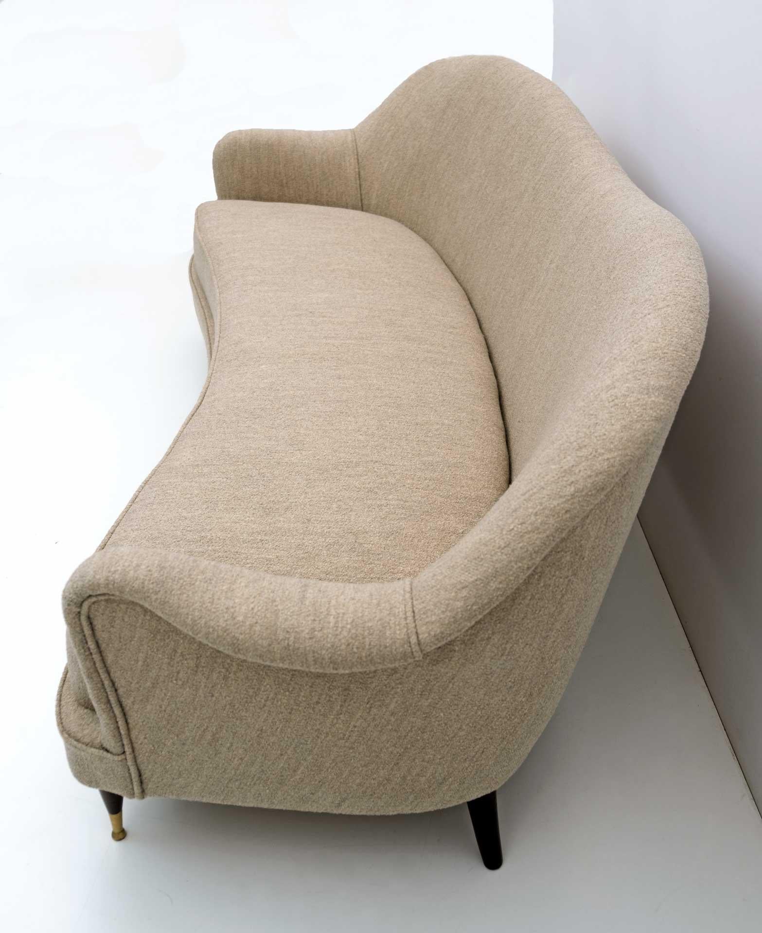 Gio Ponti Style Mid-Century Modern Italian Sofa for Isa Bergamo, 50s For Sale 1