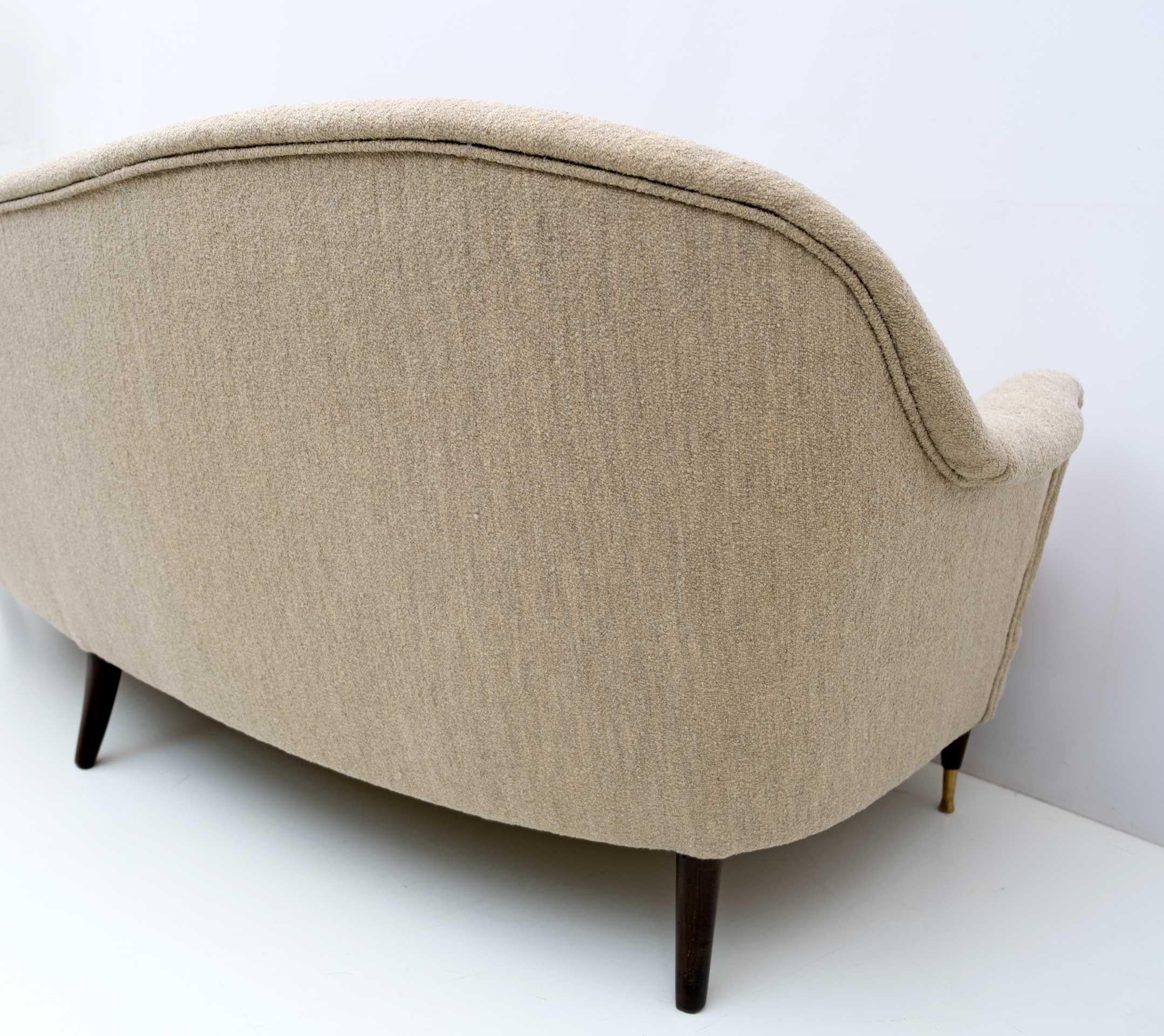 Gio Ponti Style Mid-Century Modern Italian Sofa for Isa Bergamo, 50s For Sale 2