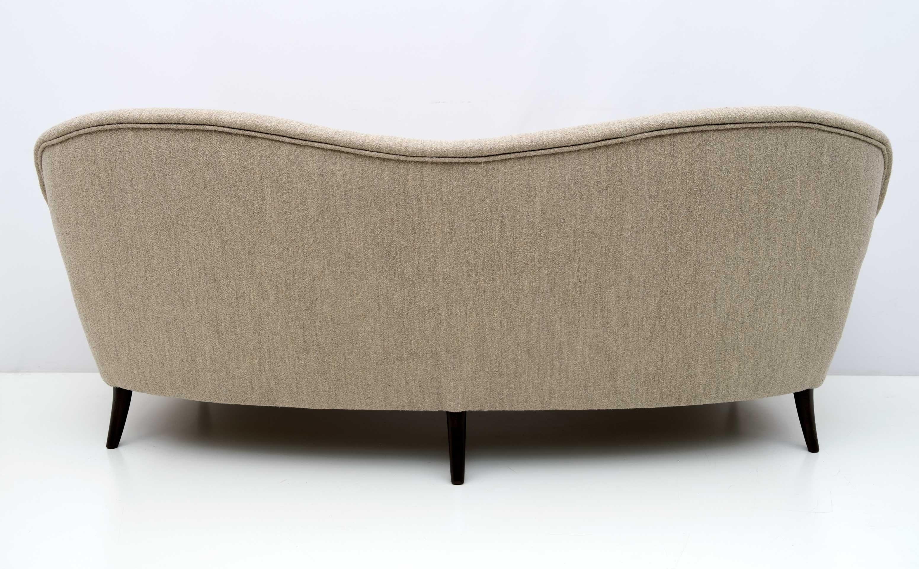 Gio Ponti Style Mid-Century Modern Italian Sofa for Isa Bergamo, 50s For Sale 3