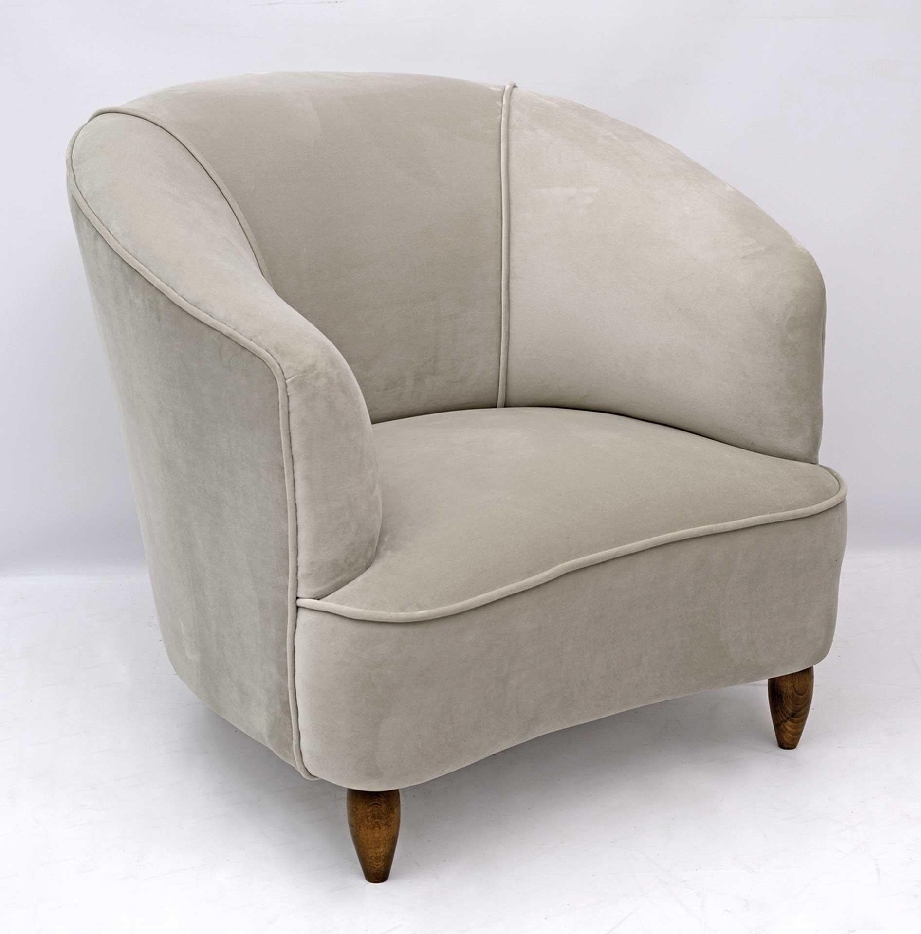 Armchair designed by Gio Ponti and produced by Casa e Giardino in 1936.
The armchair has been restored and upholstered in velvet.