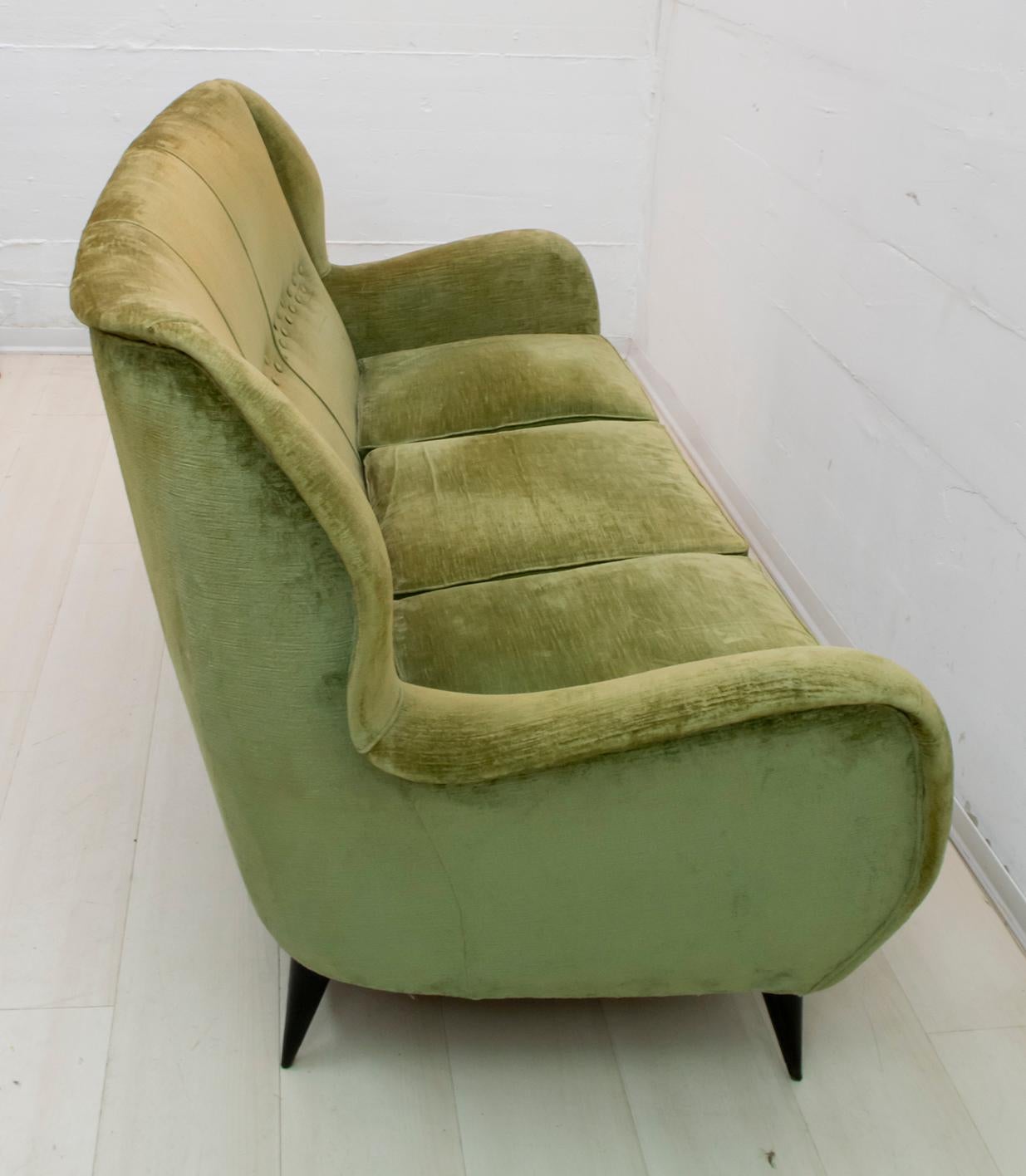 Mid-20th Century Gio Ponti Mid-Century Modern Linen Velvet Sofa for ISA, 1950s