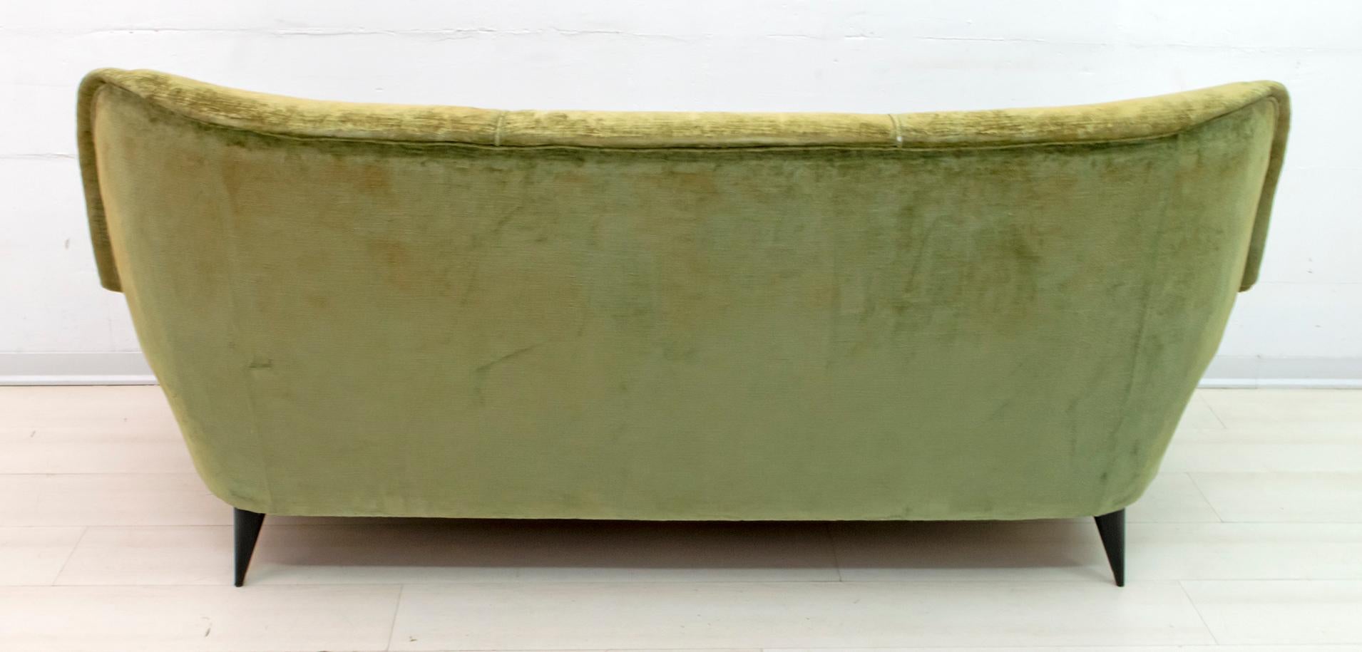 Gio Ponti Mid-Century Modern Linen Velvet Sofa for ISA, 1950s 3