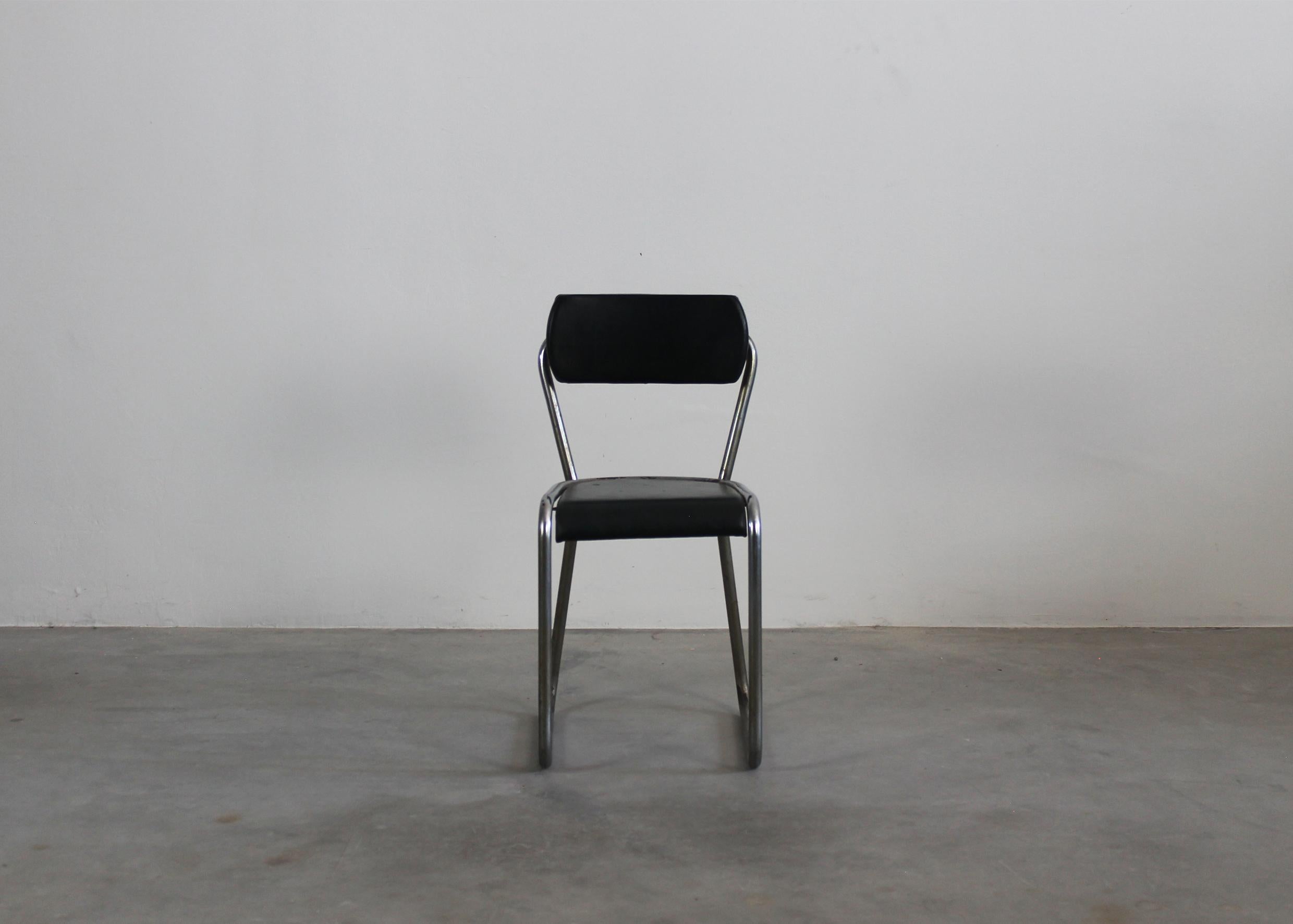 This is a rare office chair featuring a metal frame and a seat and back upholstered in black leather, it was designed for the offices of the Palazzo Montecatini in Milan.

The design of this chair is attributed to the Italian master Gio Ponti, who,