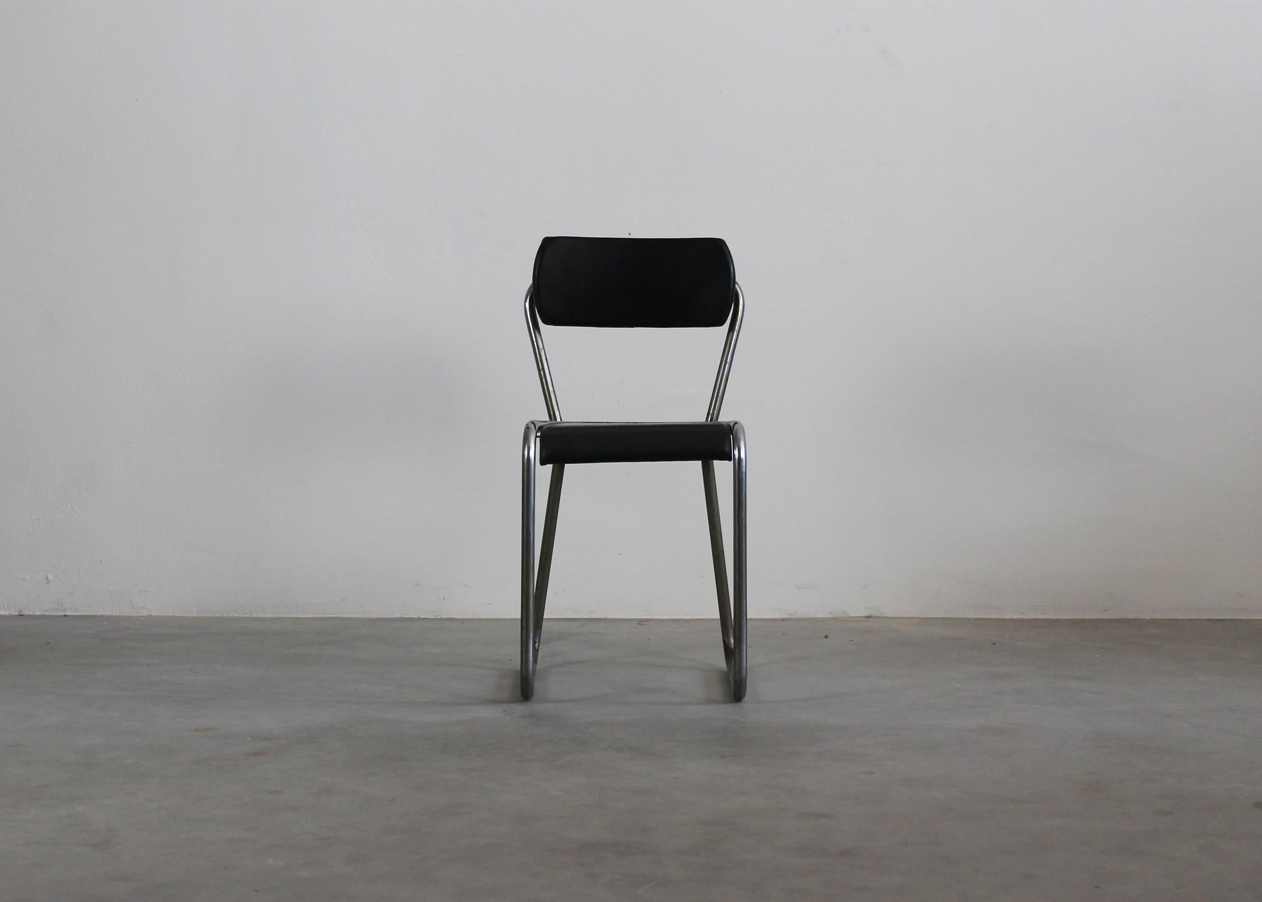 Mid-Century moderno Gio Ponti, sedia da ufficio moderna di metà secolo in metallo e pelle nera, anni '30, Italia in vendita