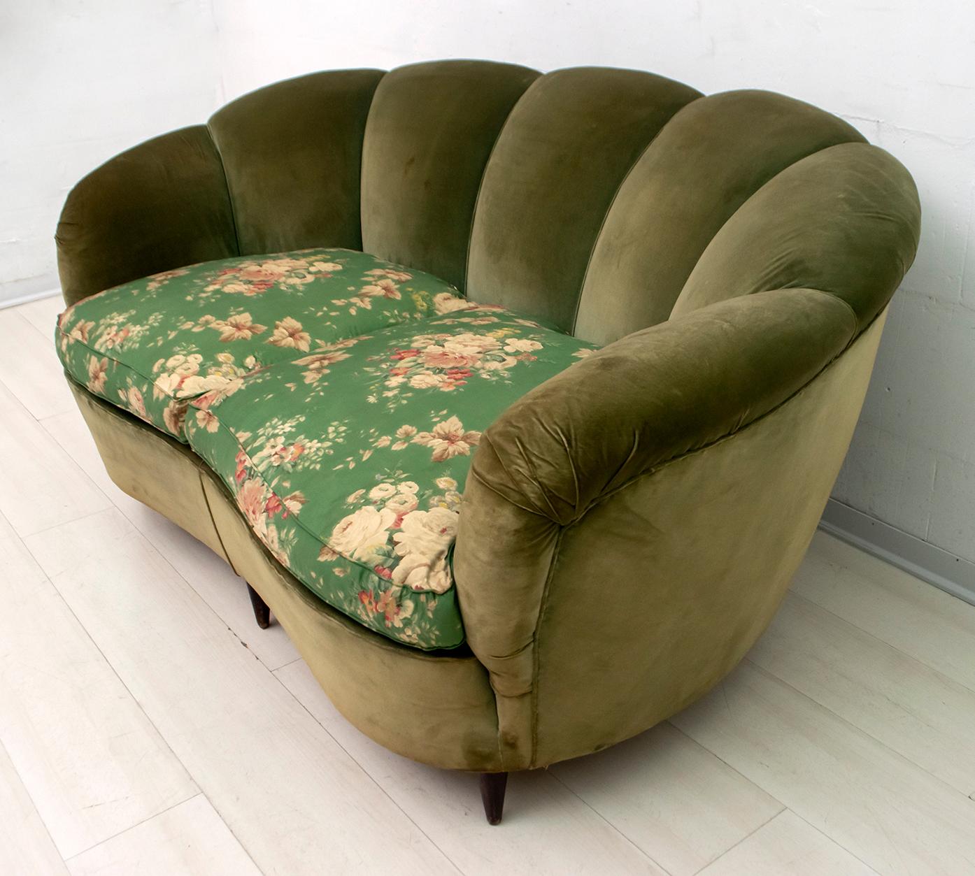Mid-20th Century Gio Ponti Mid-Century Modern Rare Italian Curved Sofa 