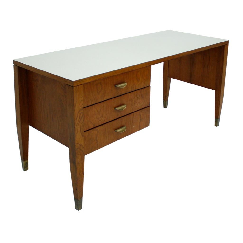 Gio Ponti Mid-Century Modern Walnut Wood Italian Table Desk In Good Condition In Madrid, ES
