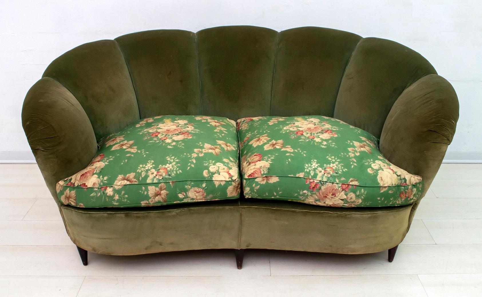 Gio Ponti Midcentury Rare Italian Curved Sofa and 2 Armchairs 