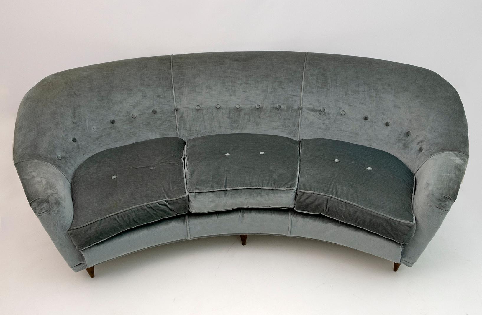 Mid-Century Modern Canapé courbé en velours rare du milieu du siècle dernier, attribué à Gio Ponti, « Casa E Giardino », 1950 en vente