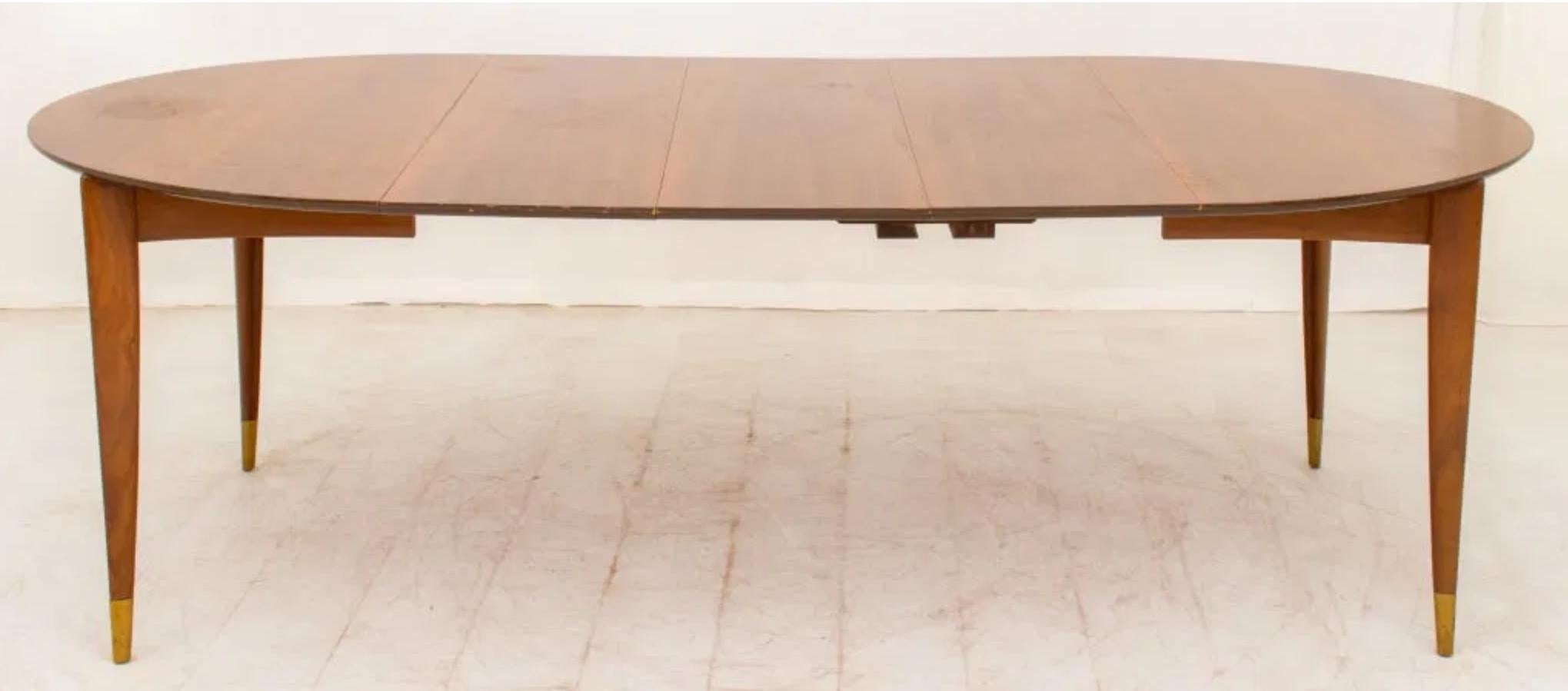 Gio Ponti  model 2135 Walnut Dining Table In Good Condition For Sale In Brooklyn, NY