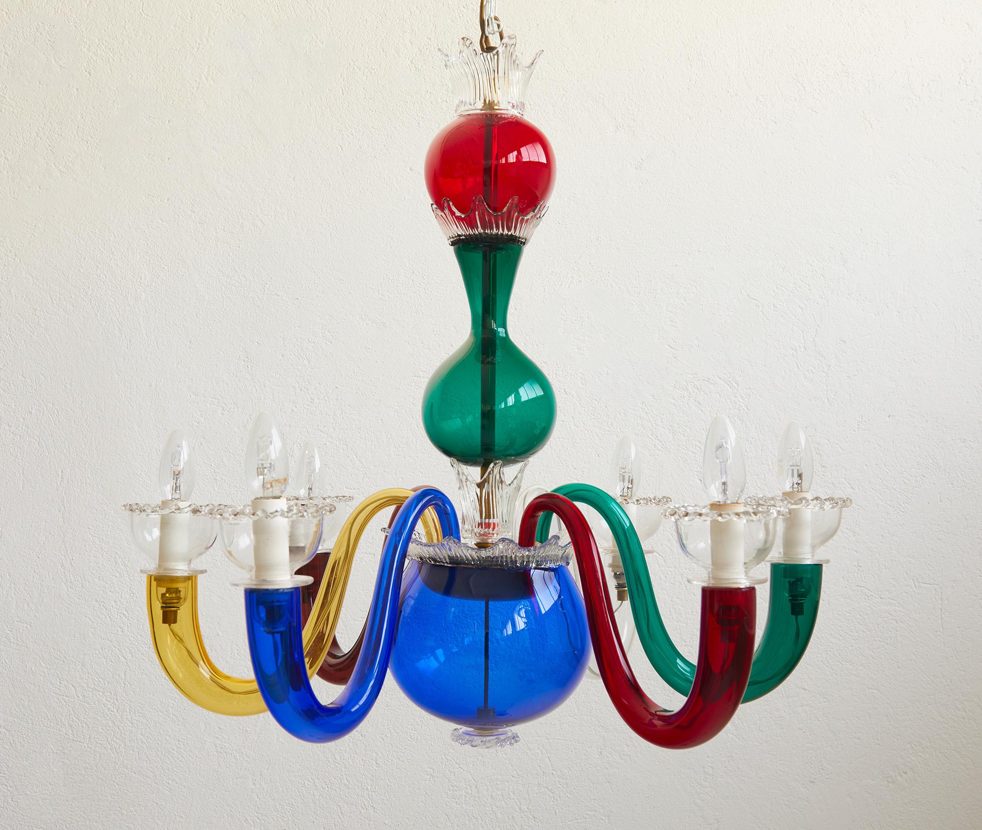 Modelo 5557 Lámpara de cristal de Murano de Gio Ponti para Venini, Italia 1946-1948

Esta lámpara de araña absolutamente impresionante es una producción temprana, probablemente de alrededor de 1950. 
La calidad del vidrio, en cuanto a color y