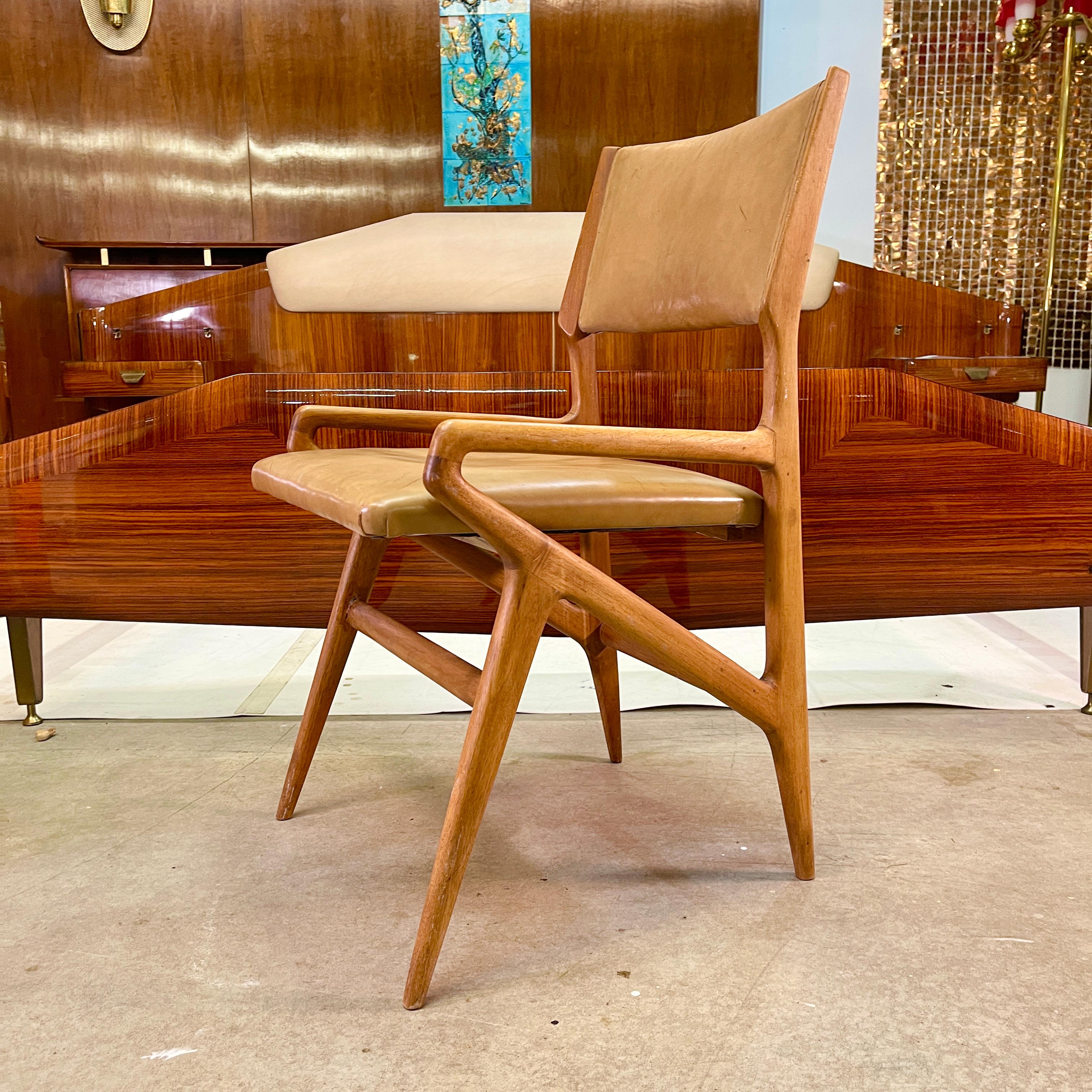 Gio Ponti designed chair model 688 produced by Cassina in 1952 for M. Singer & Son's, New York.
This is the armchair companion to the model 687 side chair (see original Cassina photos of both).
Original unrestored condition, not refinished.