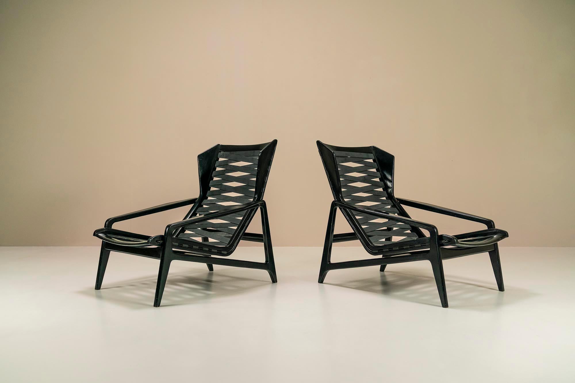 Gio Ponti Modell 811 Loungesessel in Nussbaum gebeizt und gepolstert in Kvadrat im Zustand „Gut“ im Angebot in Hellouw, NL