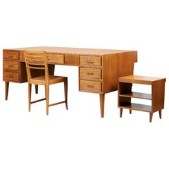 Retro Gio Ponti Monumental Desk and Chair Set in Reeded Mahogany, Brass, Italy 1950s