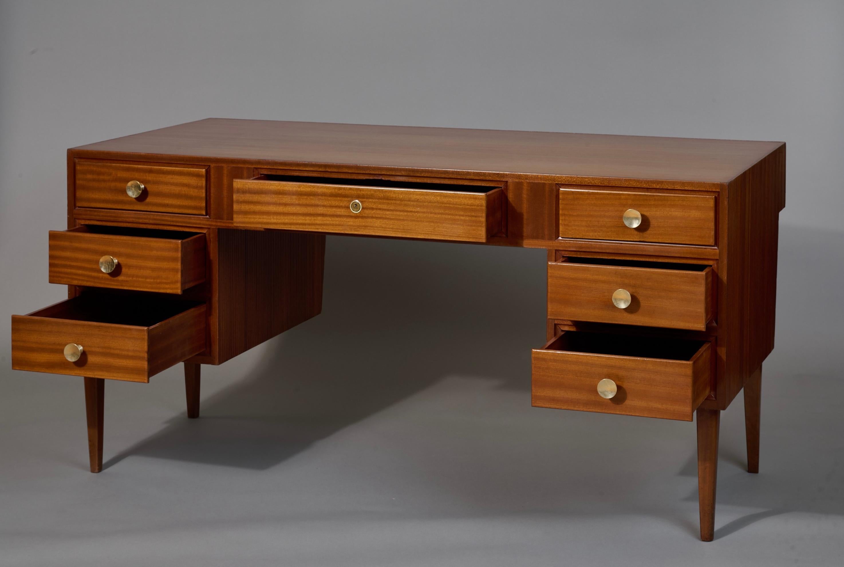 Italian Gio Ponti: Monumental Executive Desk in Reeded Walnut and Brass, Italy 1950s For Sale