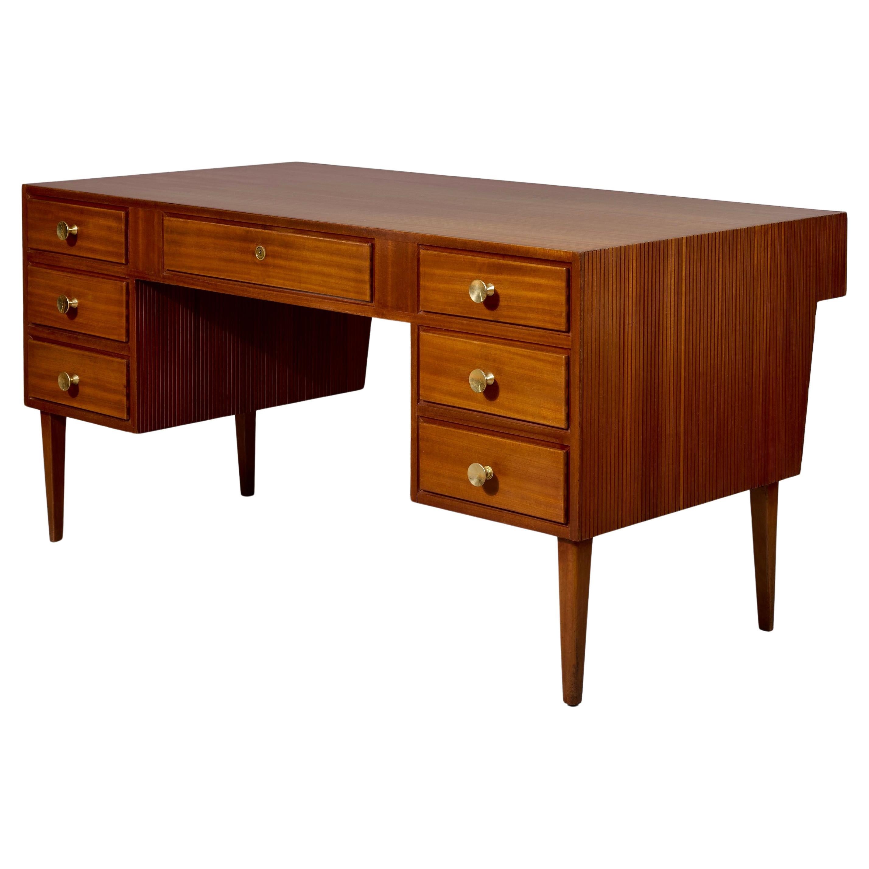 Gio Ponti: Monumental Executive Desk in Reeded Walnut and Brass, Italy 1950s For Sale