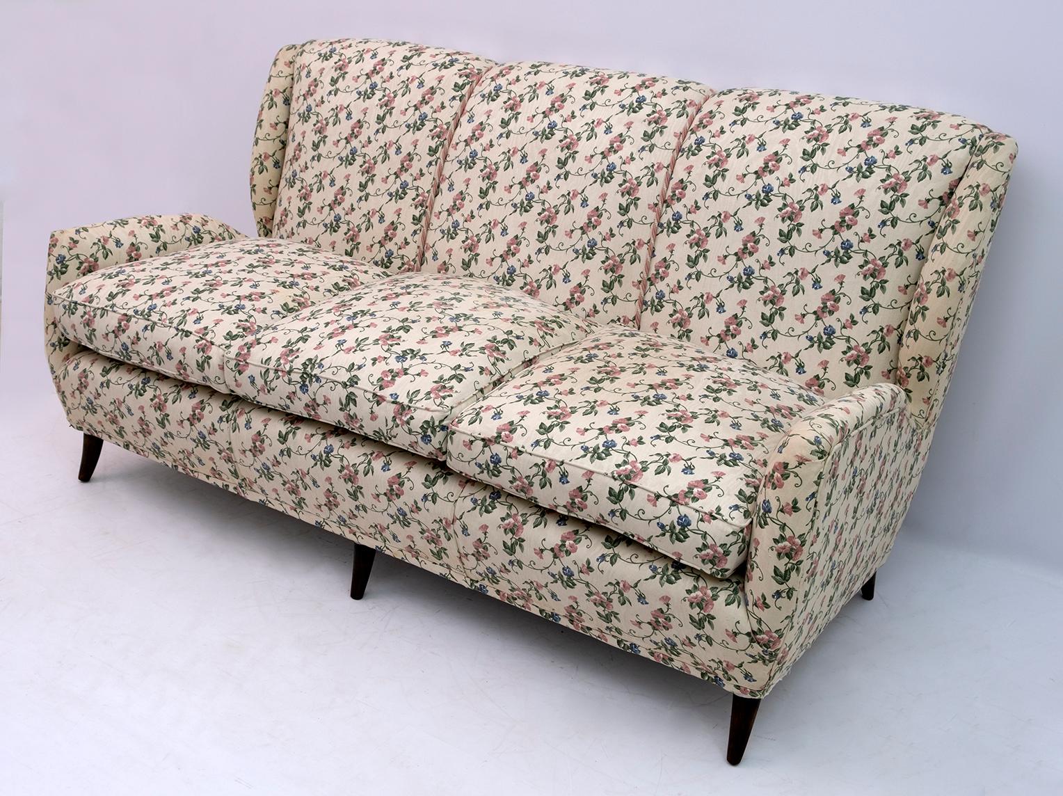 Mid-20th Century Gio Ponti N. 512 Mid-Century Modern Italian Sofa for ISA, 1950s For Sale