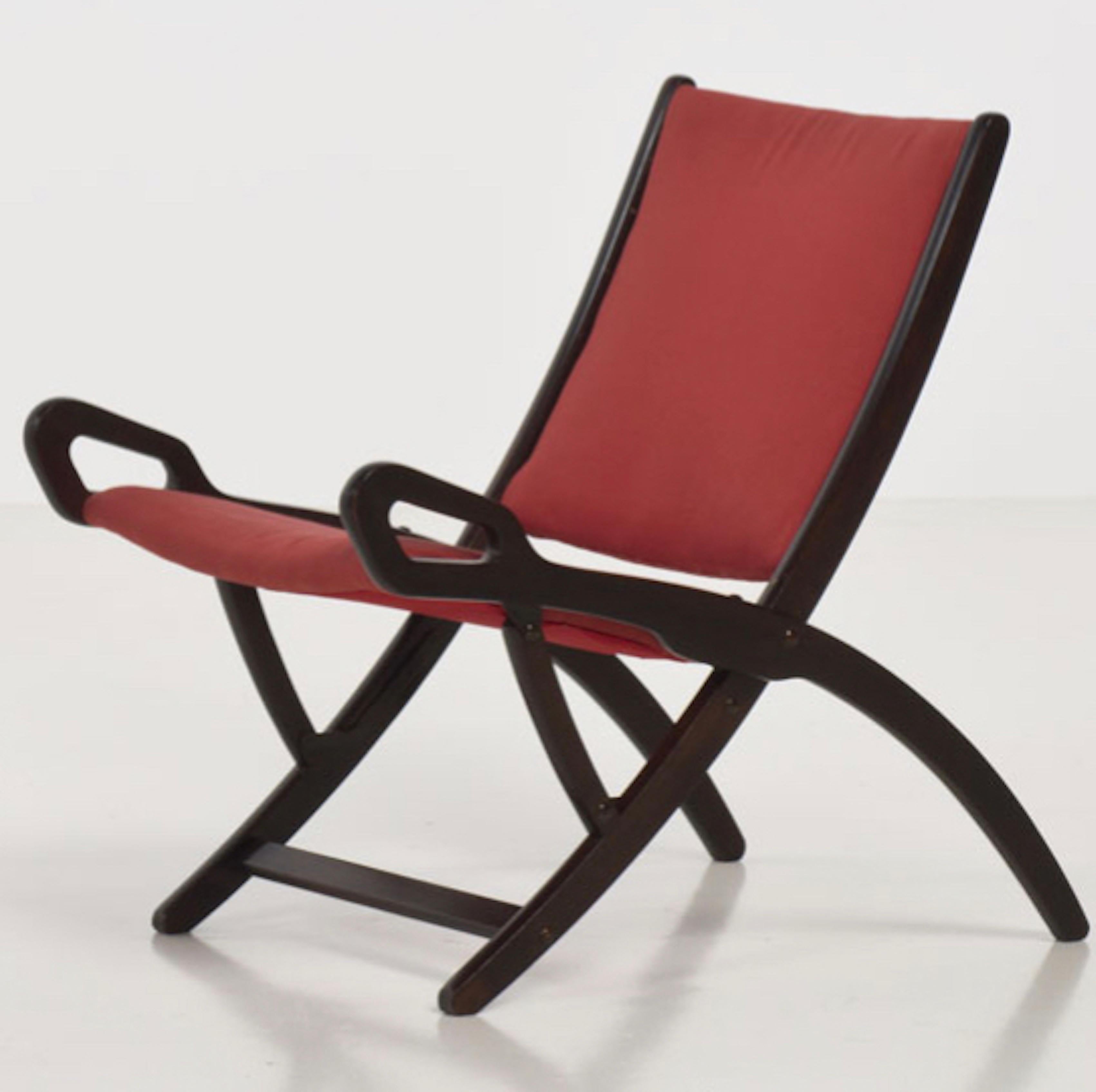 Seltenes und schönes Paar Klappsessel, Modell Ninfea, entworfen von dem berühmten Architekten und Designer Gio Ponti für die Firma Reguitti.

Die Sessel sind eine authentische Ikone des italienischen Mid-Century-Designs und zeichnen sich durch eine