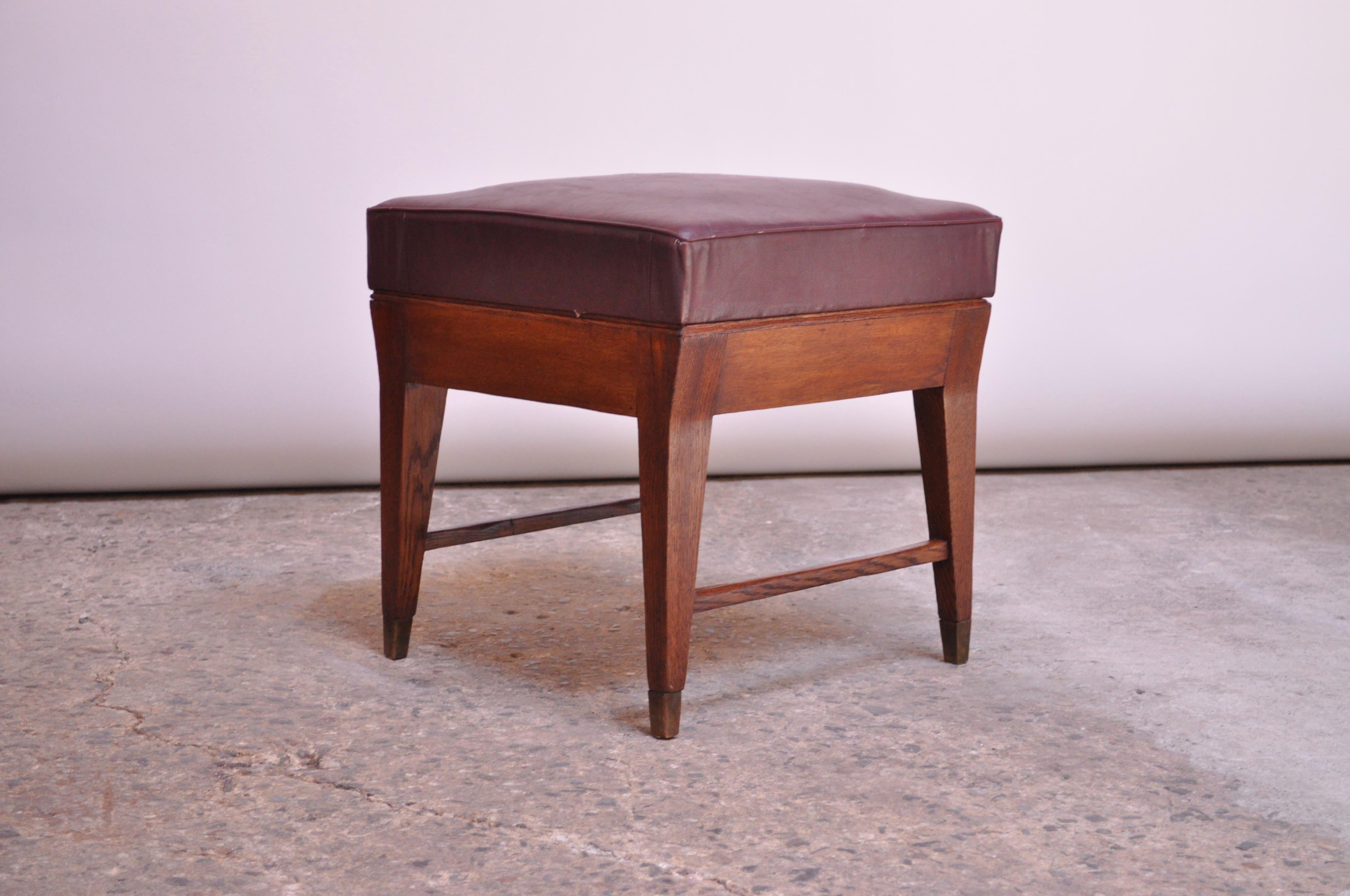 Gio Ponti Oak and Leather Stool with Brass Sabots In Good Condition For Sale In Brooklyn, NY