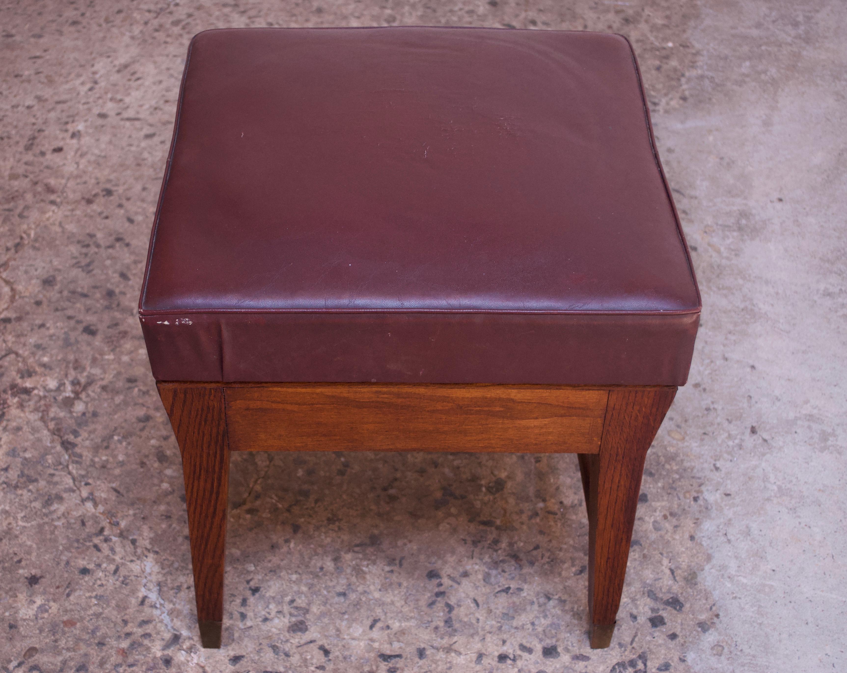 Mid-20th Century Gio Ponti Oak and Leather Stool with Brass Sabots For Sale