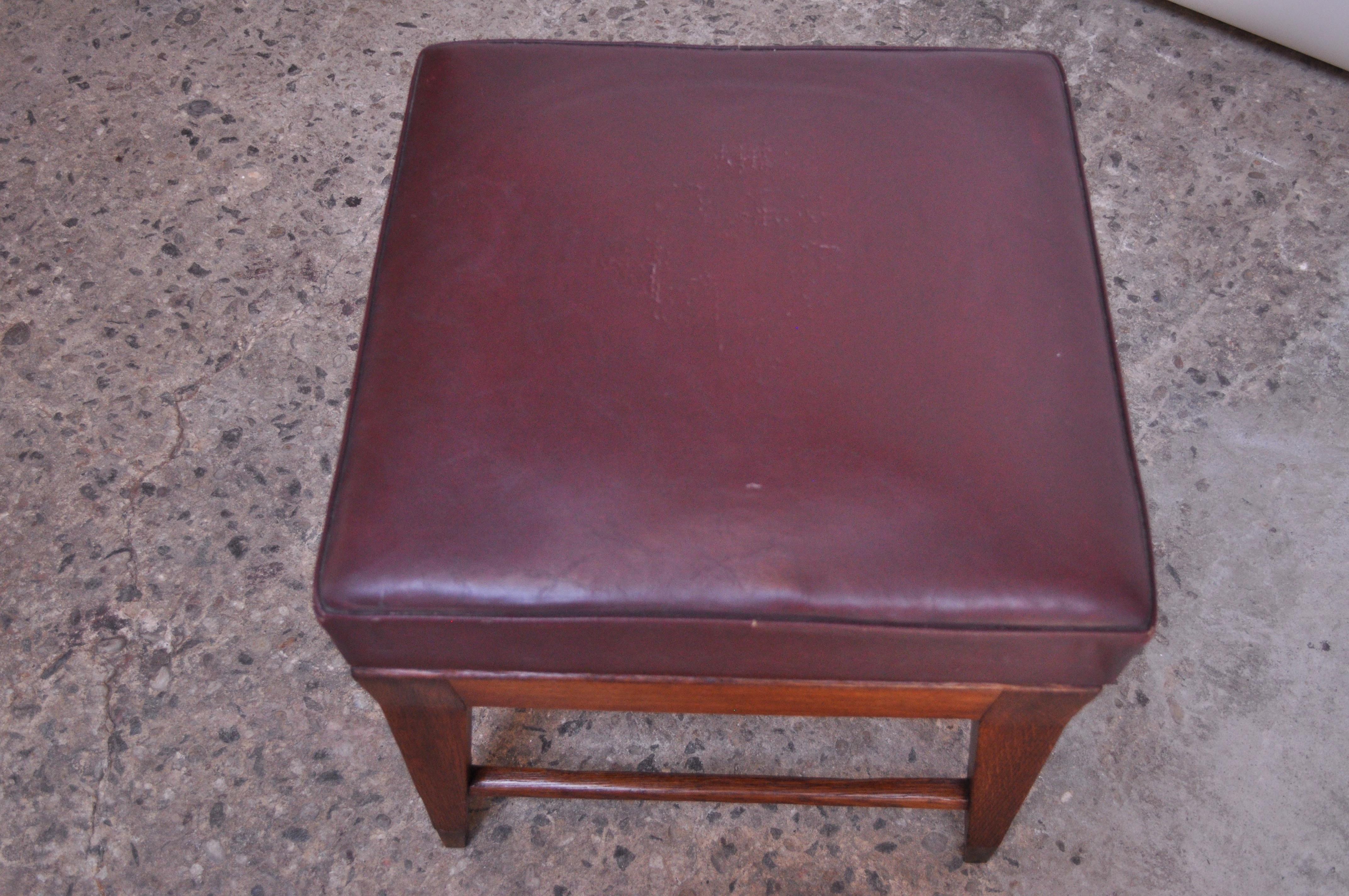 Gio Ponti Oak and Leather Stool with Brass Sabots For Sale 2