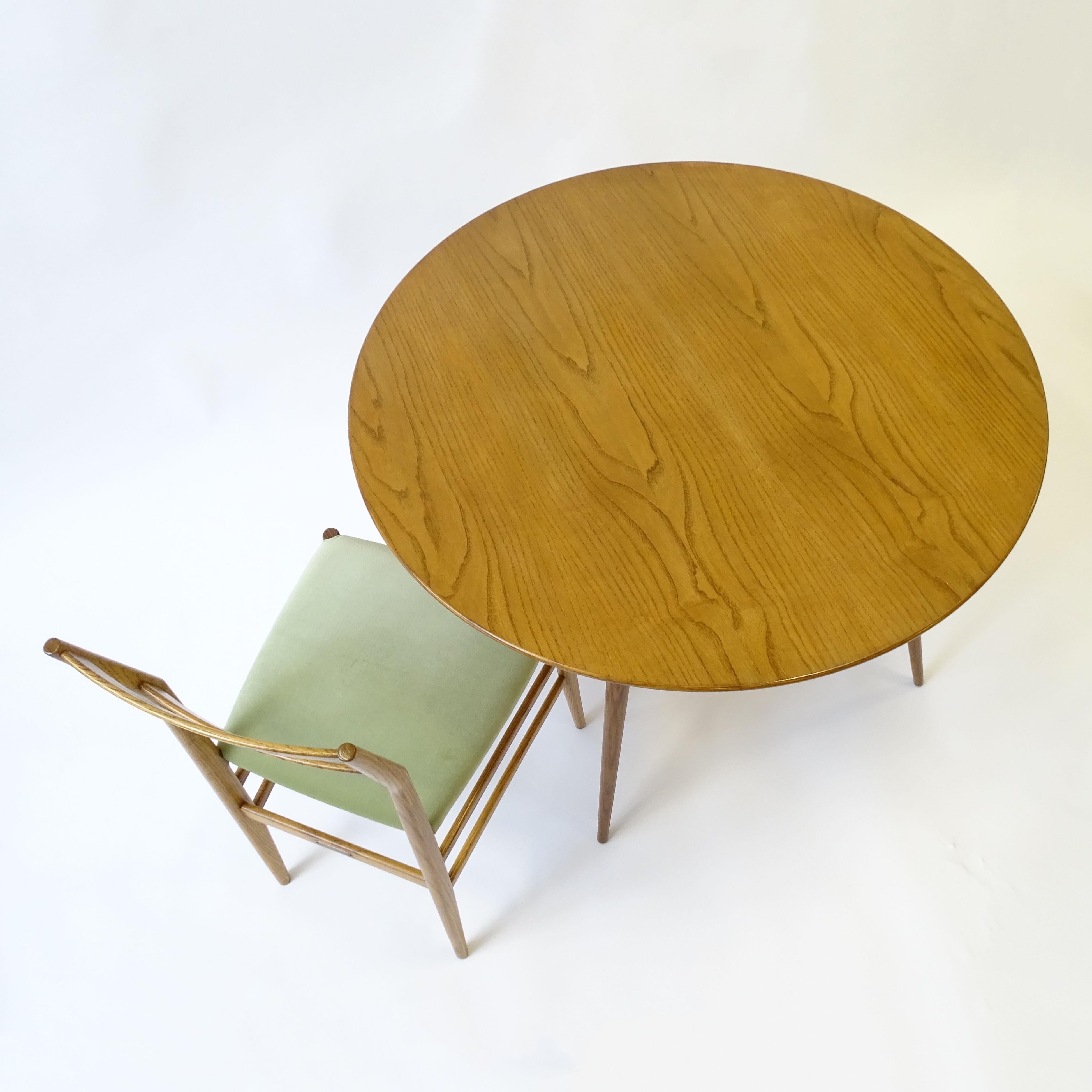 Gio Ponti Oak Round Dining Table and Set of Four Leggera Chairs for Cassina For Sale 2