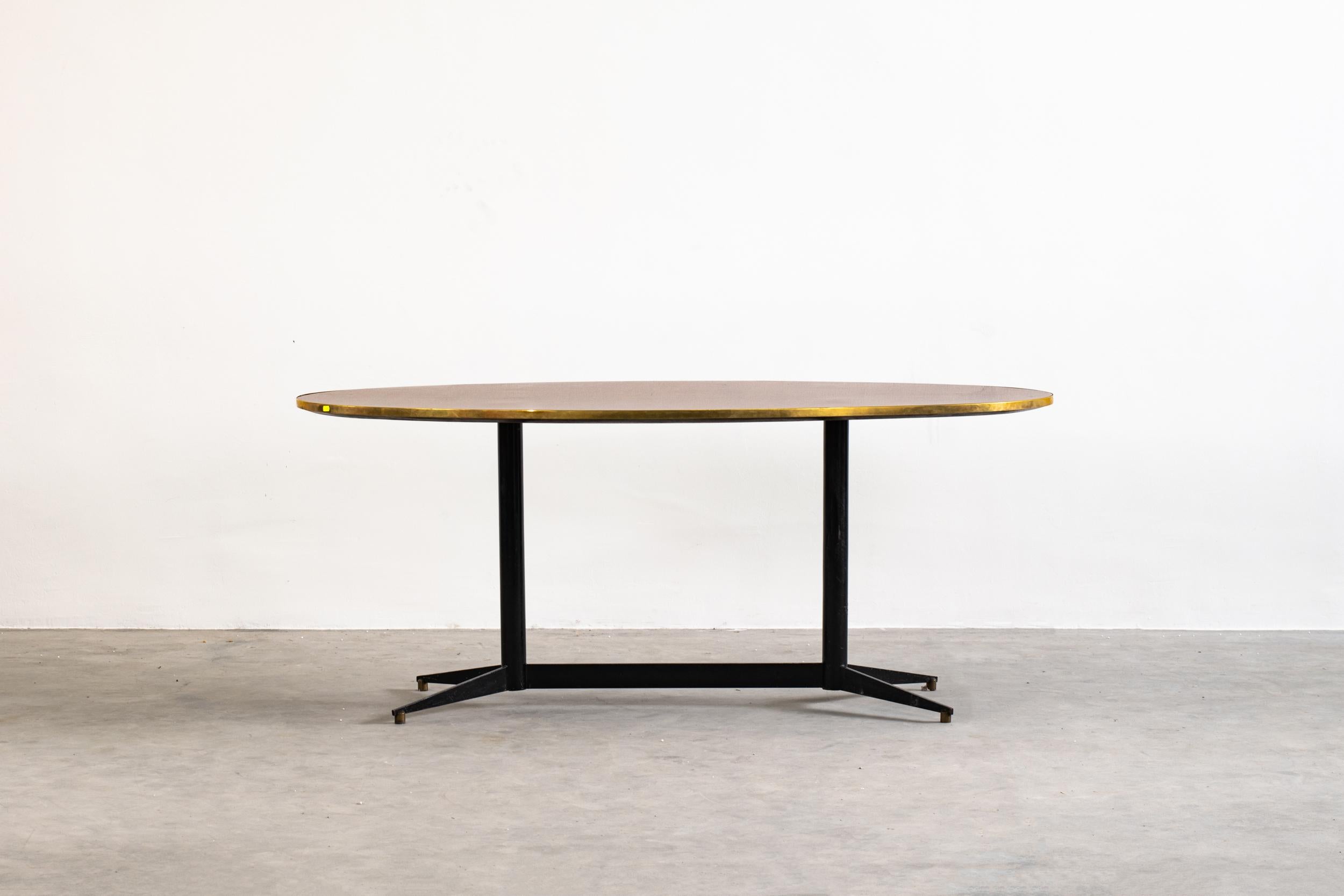 Oval dining table in wood, metal and brass details, designed by Gio Ponti, Production Rima, 1950s Italy.
Available with expertise released by Gio Ponti Archive (Milano). 

Literature: Catalogo Gastone Rinaldi, Designer alla RIMA a cura di Giuseppe e