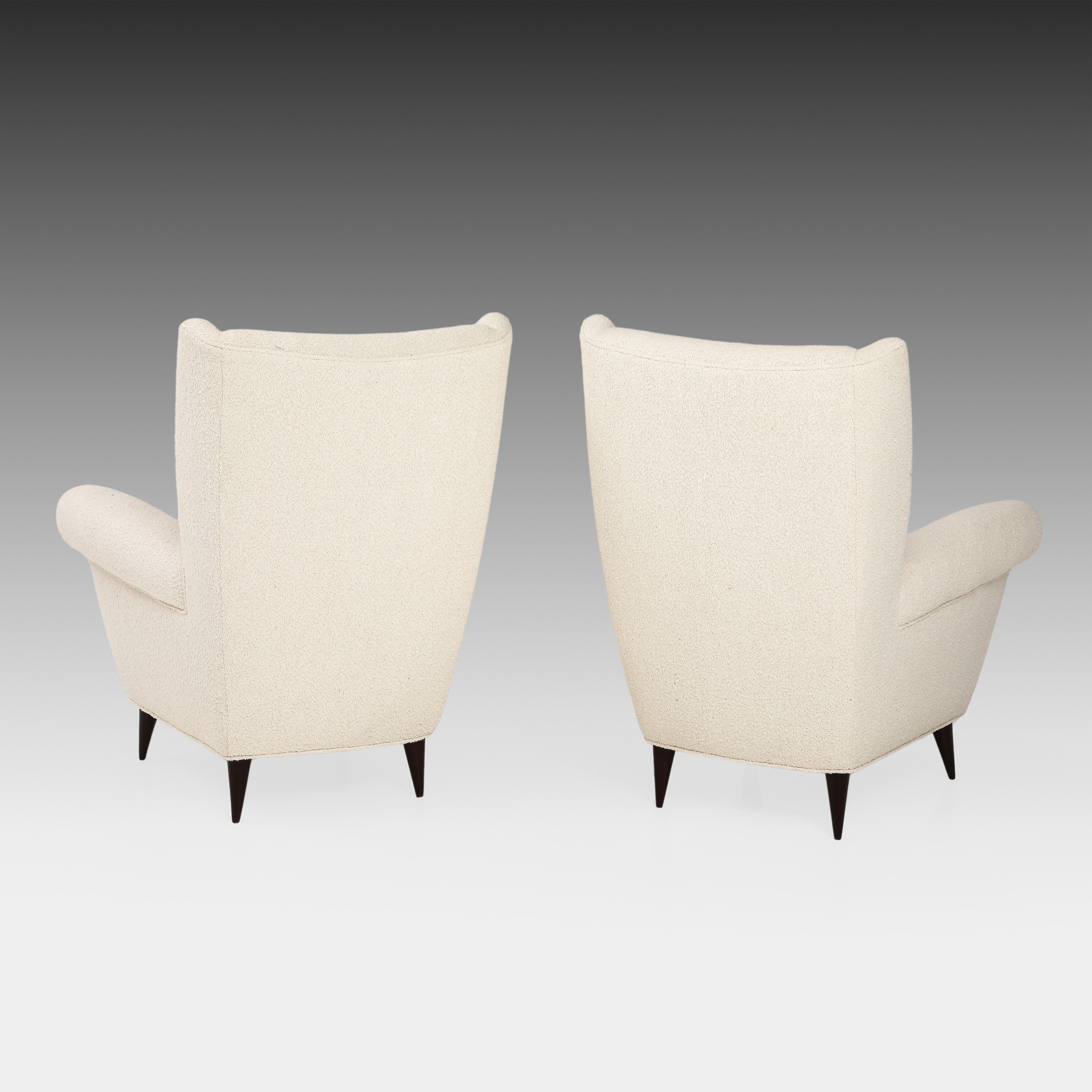 Gio Ponti Pair of High Back Armchairs in Ivory Bouclé, 1950s In Good Condition For Sale In New York, NY