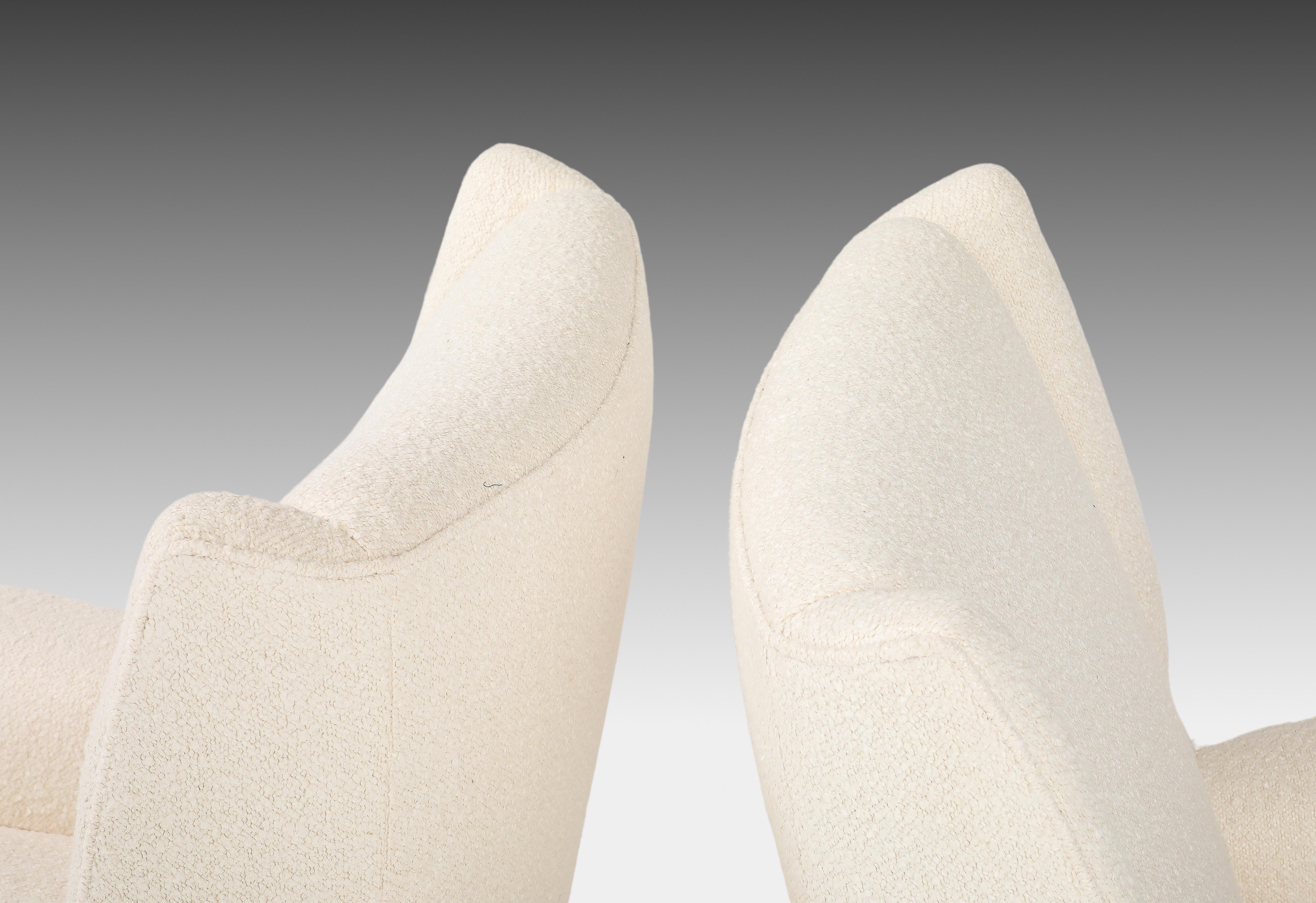 Gio Ponti Pair of High Back Armchairs in Ivory Bouclé, 1950s For Sale 1