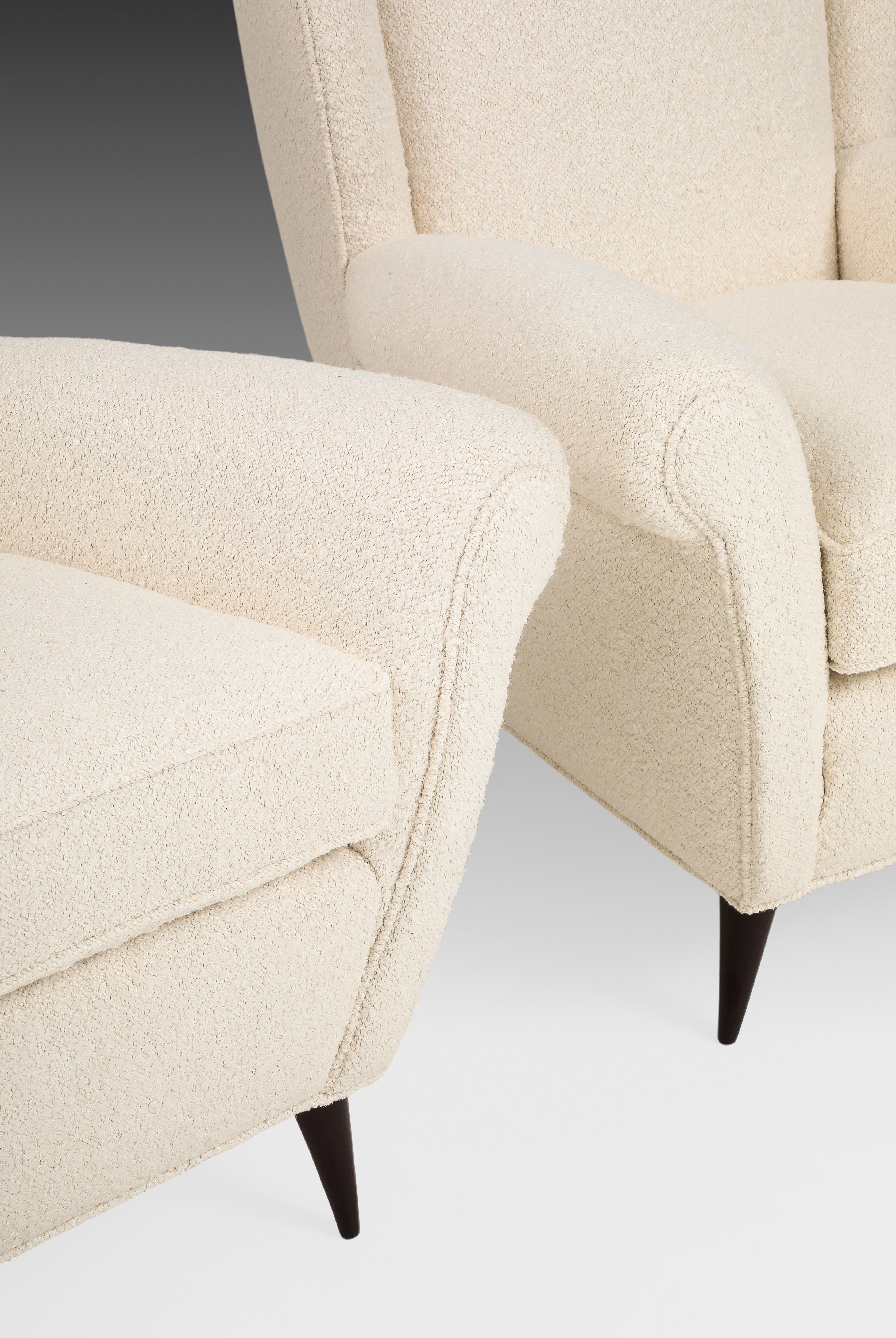 Gio Ponti Pair of High Back Armchairs in Ivory Bouclé, 1950s For Sale 2