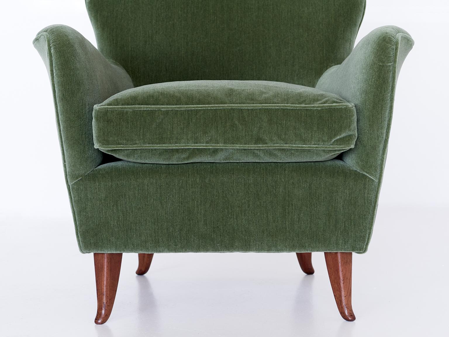 Gio Ponti Pair of Armchairs in Olive Green Velvet and Walnut, Italy, 1949 1