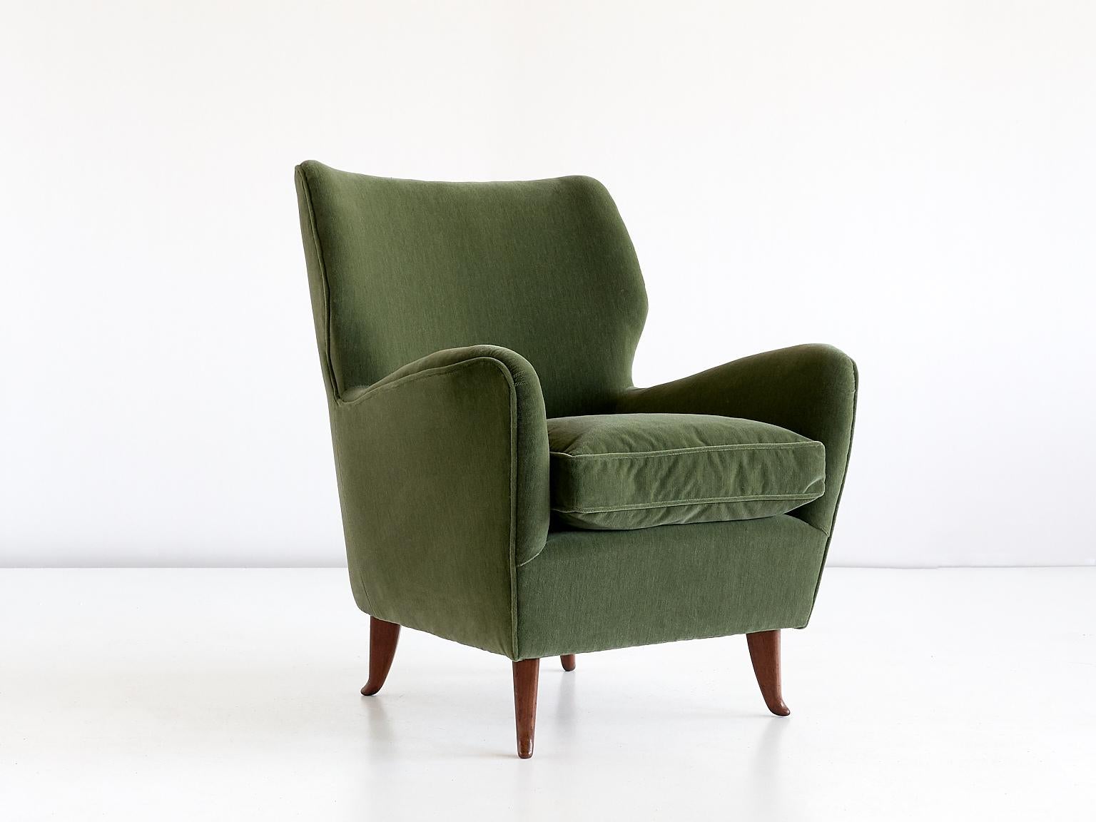 Mid-Century Modern Gio Ponti Pair of Armchairs in Olive Green Velvet and Walnut, Italy, 1949