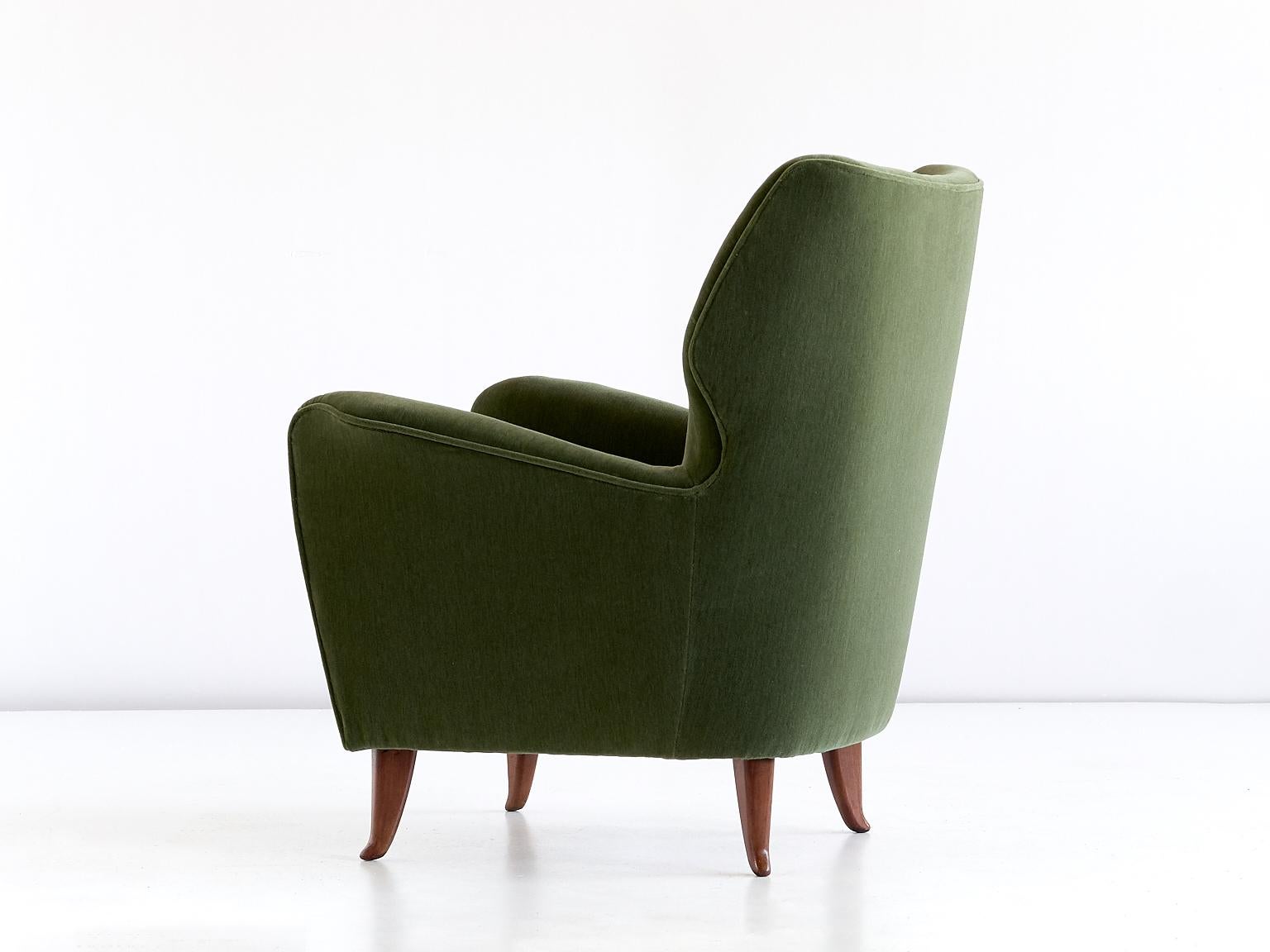 Italian Gio Ponti Pair of Armchairs in Olive Green Velvet and Walnut, Italy, 1949