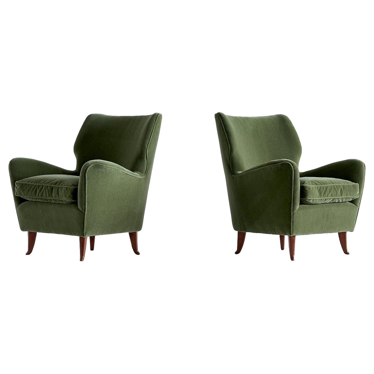 Gio Ponti Pair of Armchairs in Olive Green Velvet and Walnut, Italy, 1949