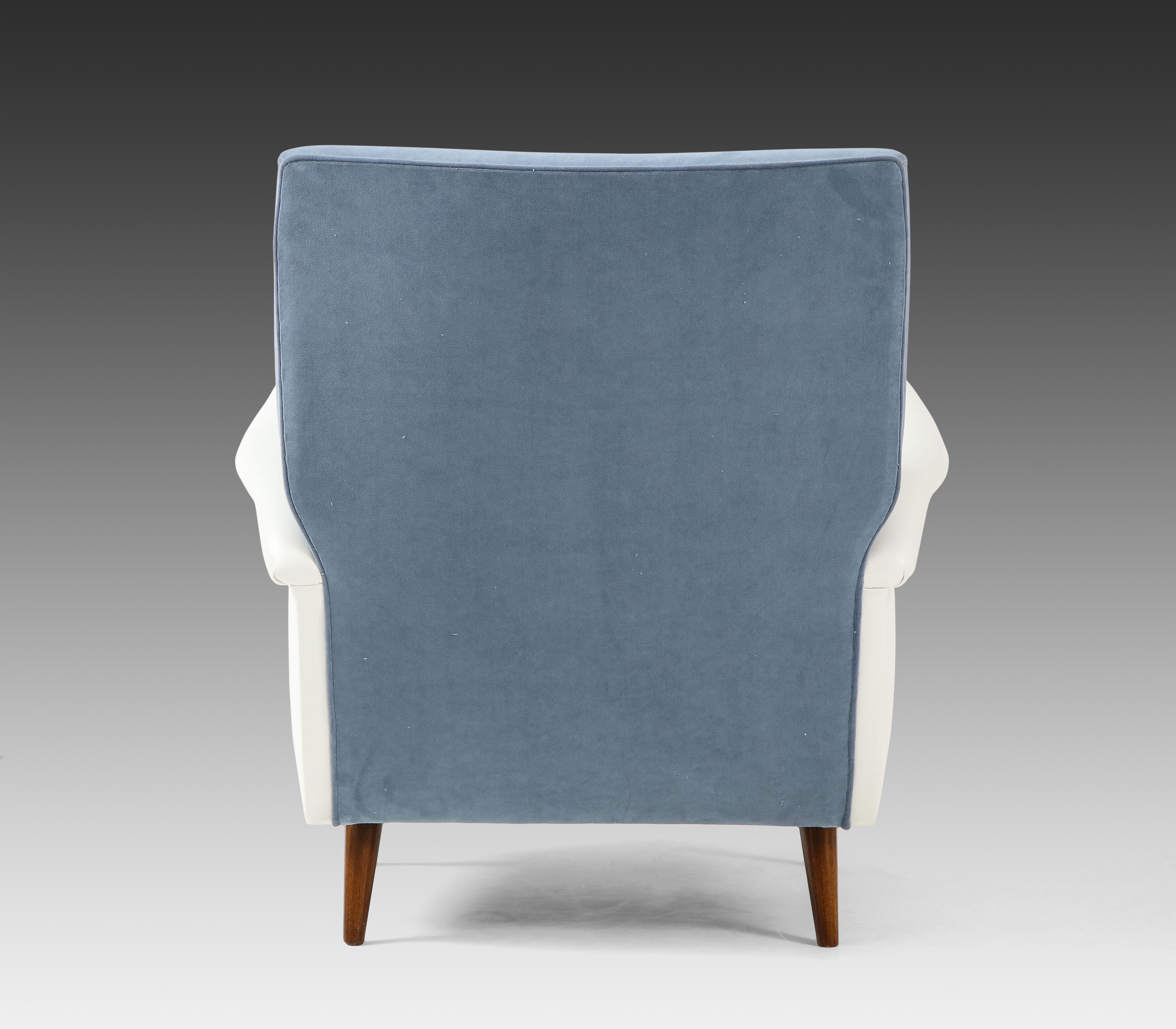 Gio Ponti Pair of Armchairs Model 803 in Light Blue Velvet In Good Condition In New York, NY