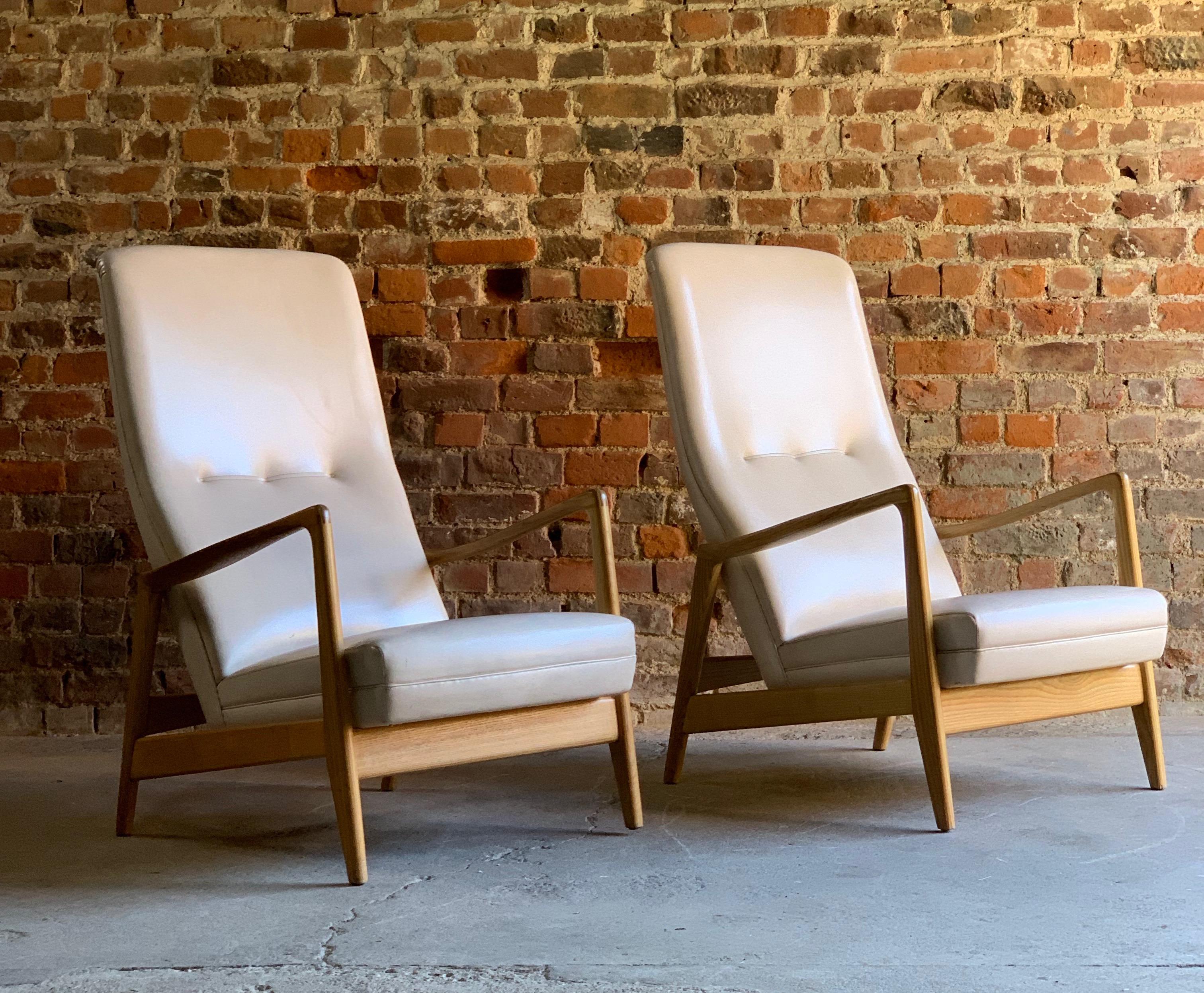 Gio Ponti Pair of Ash Lounge Chairs by Cassina, Italy, circa 1958 In Good Condition In Longdon, Tewkesbury
