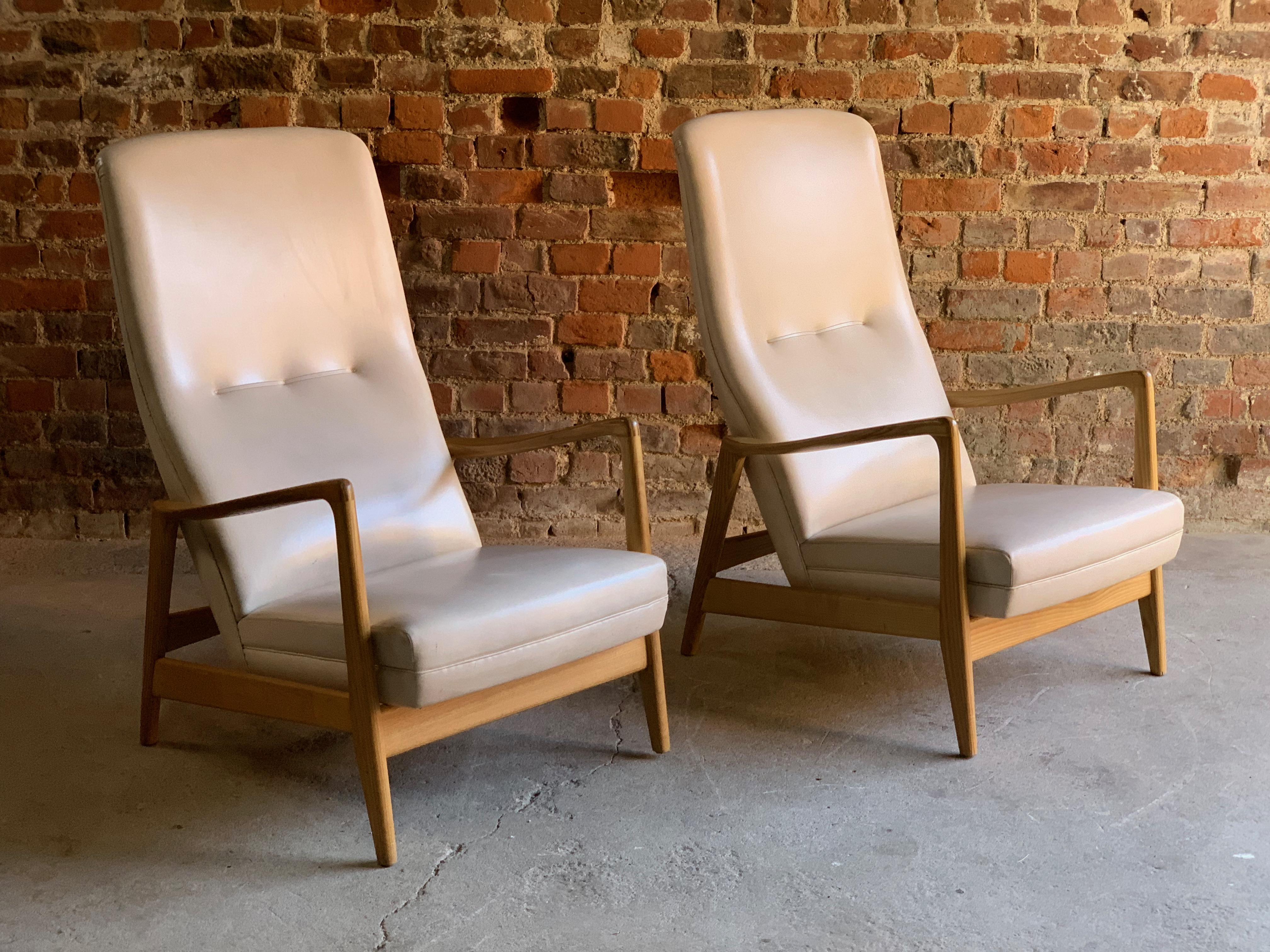 Gio Ponti Pair of Ash Lounge Chairs by Cassina, Italy, circa 1958 1