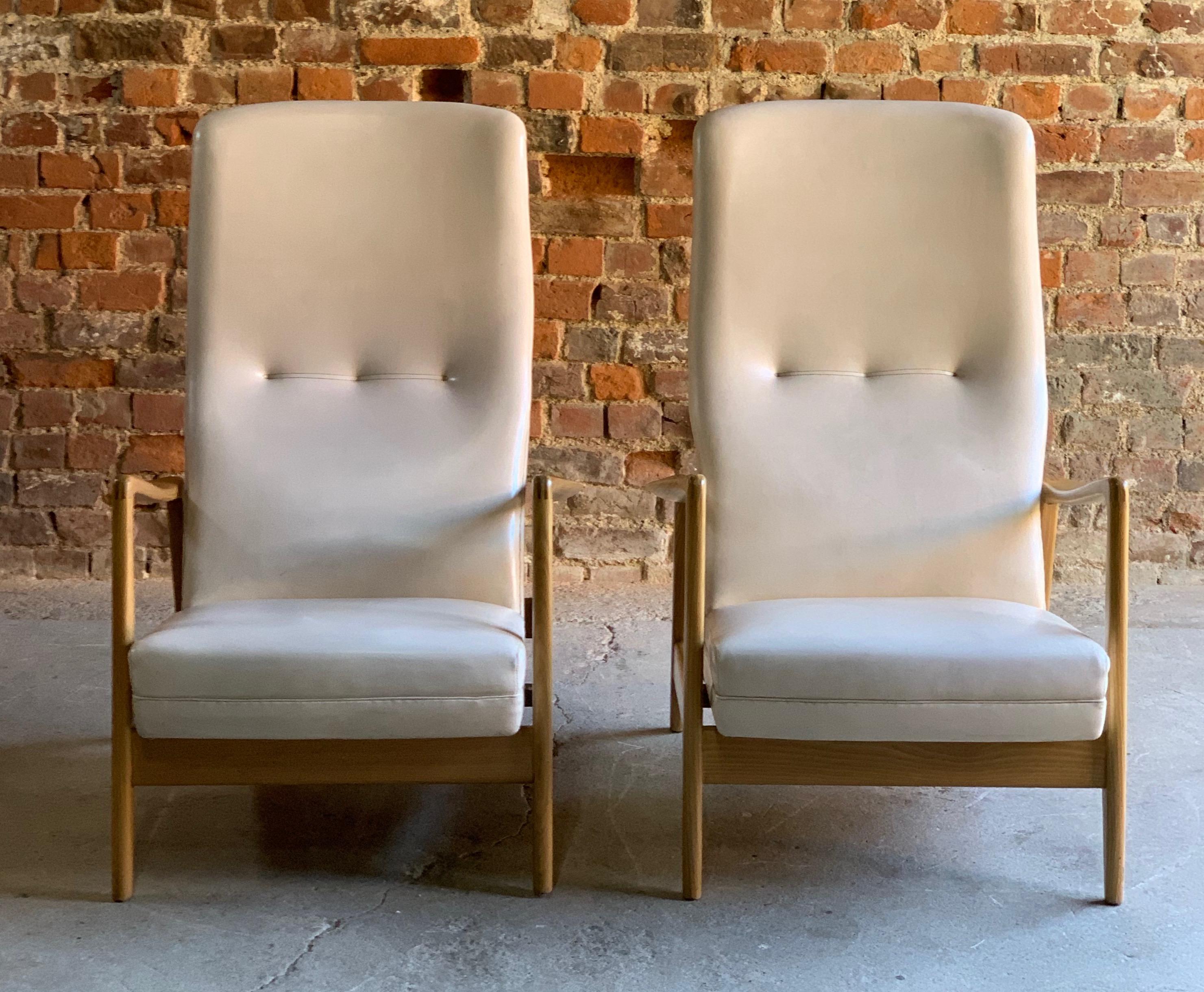 Gio Ponti Pair of Ash Lounge Chairs by Cassina, Italy, circa 1958 1