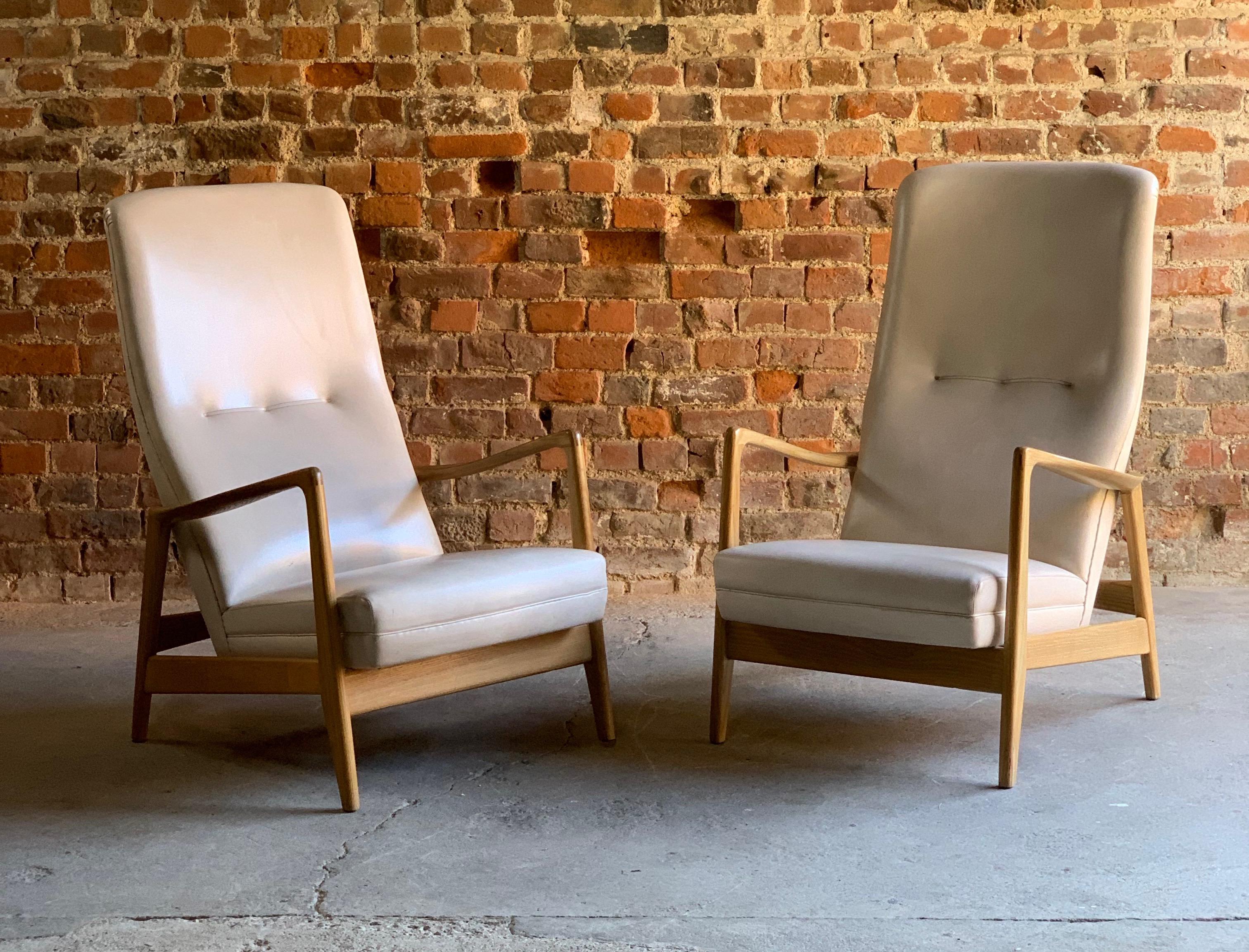 Gio Ponti Pair of Ash Lounge Chairs by Cassina, Italy, circa 1958 2