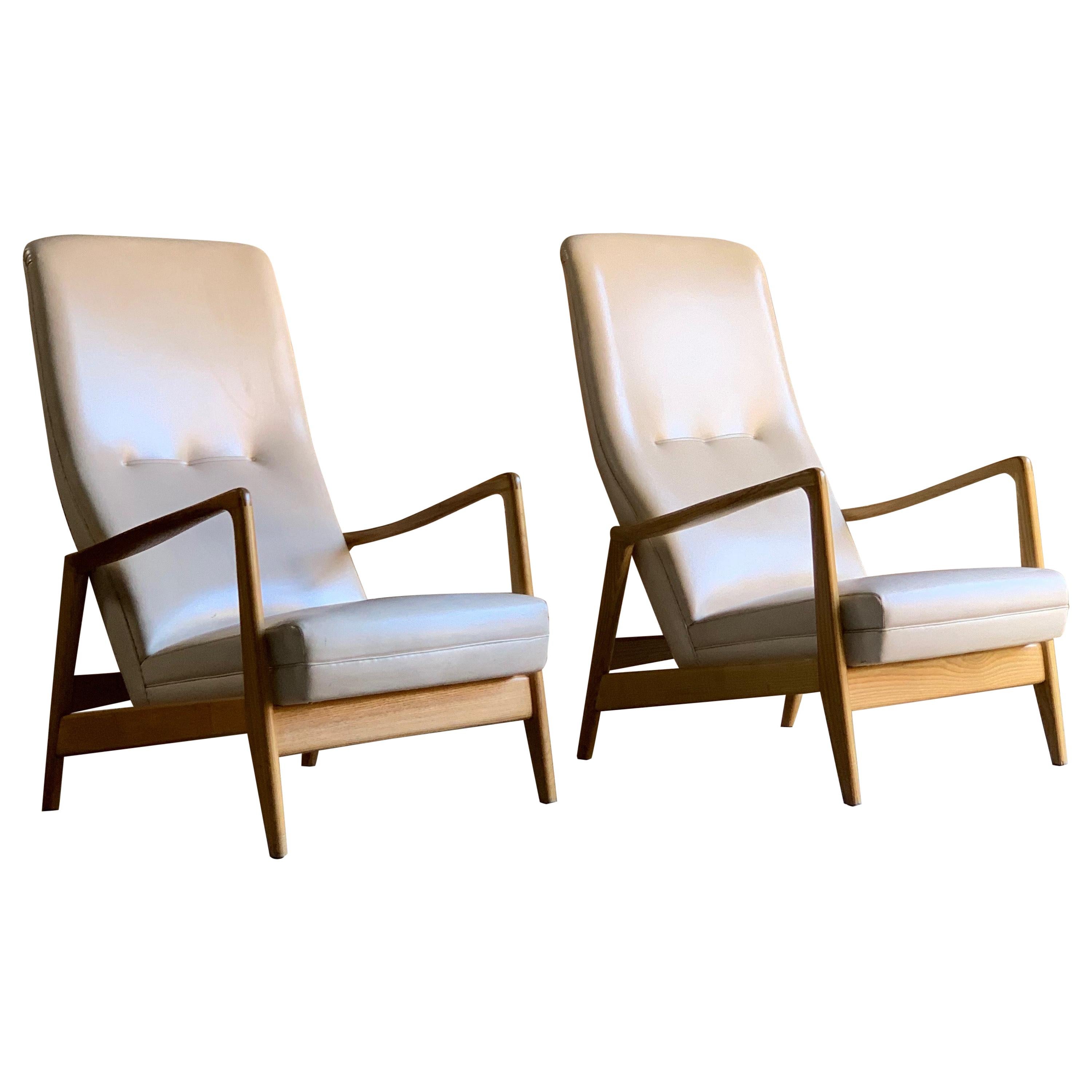 Gio Ponti Pair of Ash Lounge Chairs by Cassina, Italy, circa 1958
