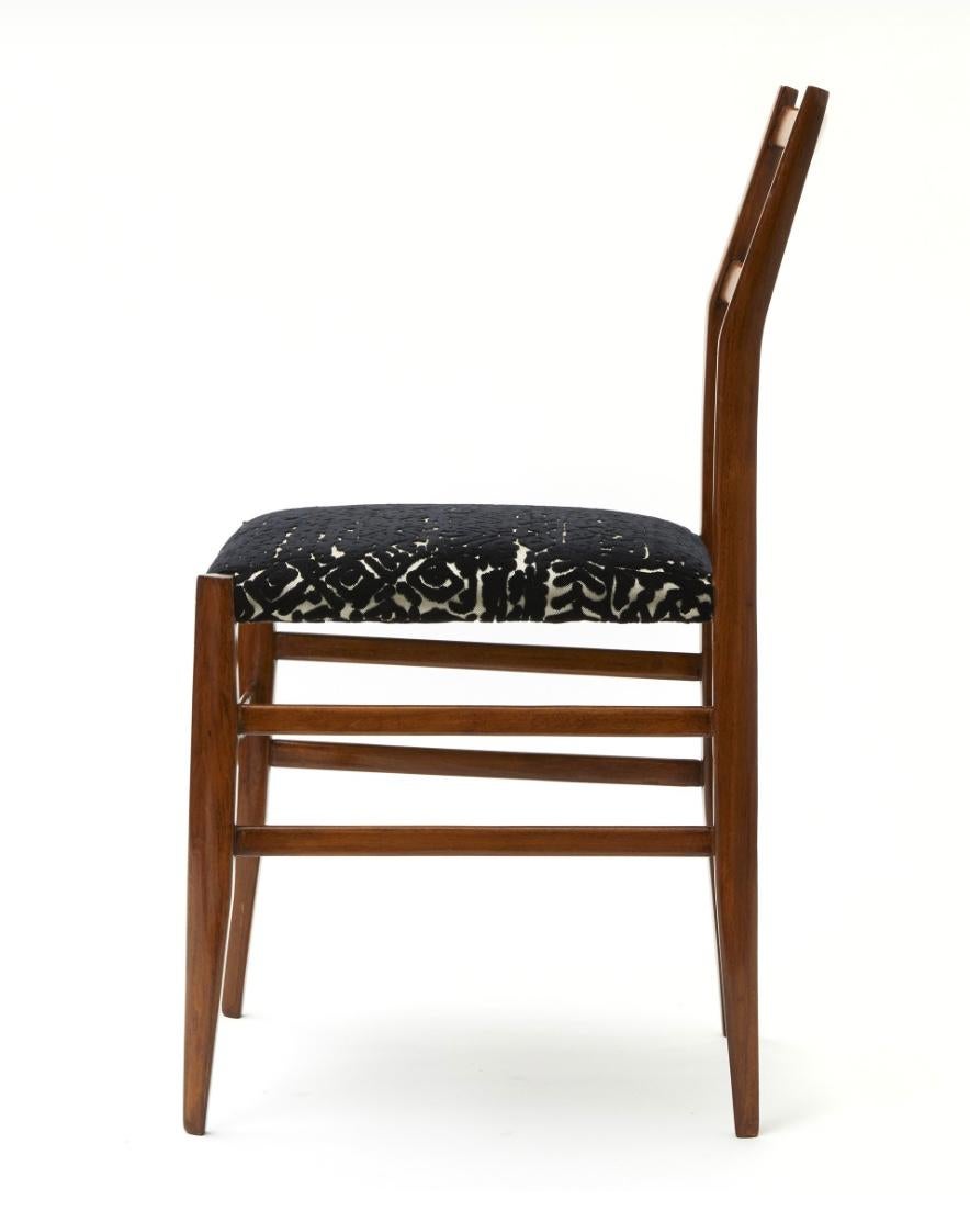 Gio Ponti Pair of Chairs 1950 Wood Velvety Fabric, Italy 2