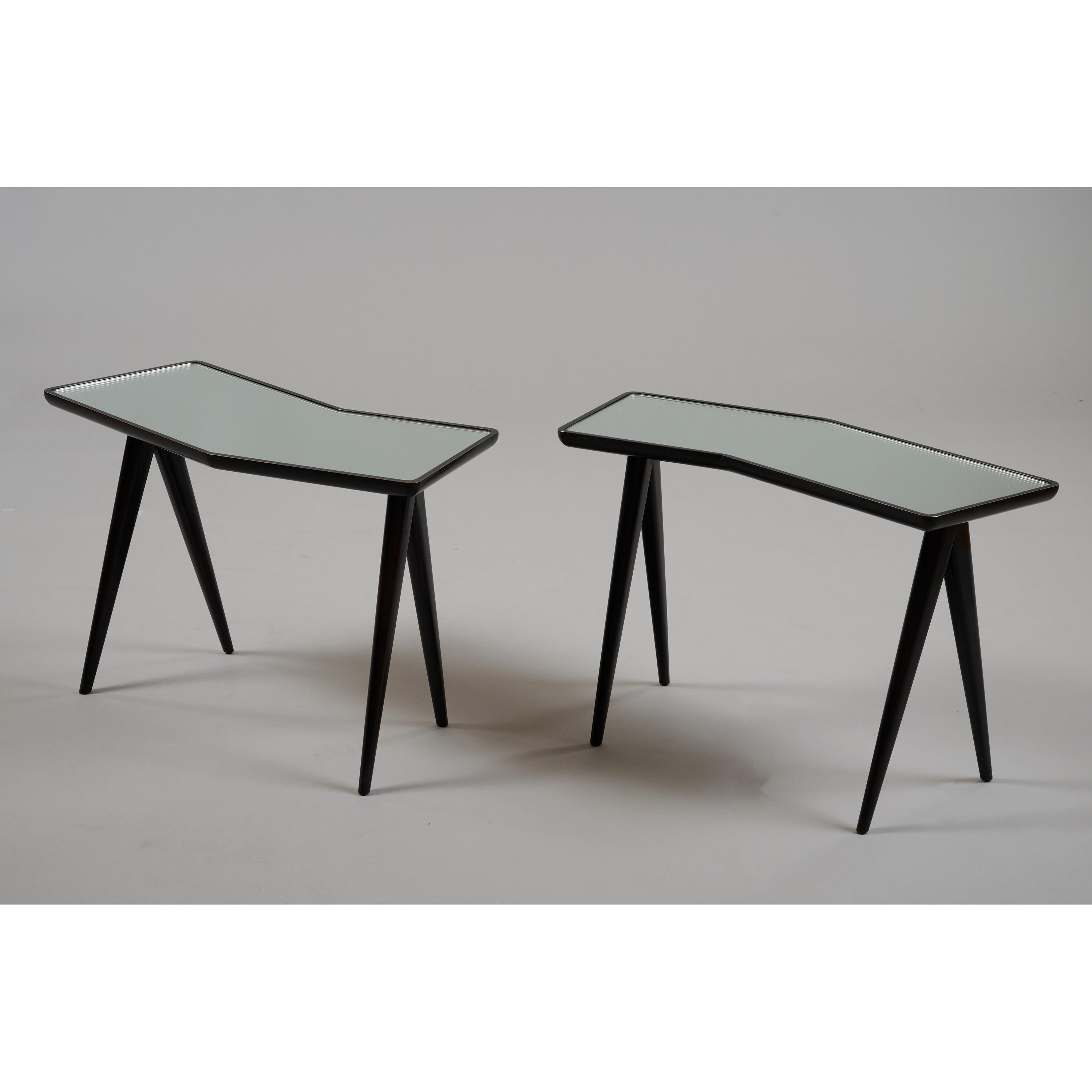 Gio Ponti - Paire de tables gigognes géométriques avec plateau en miroir, Italie, années 1950 en vente 2