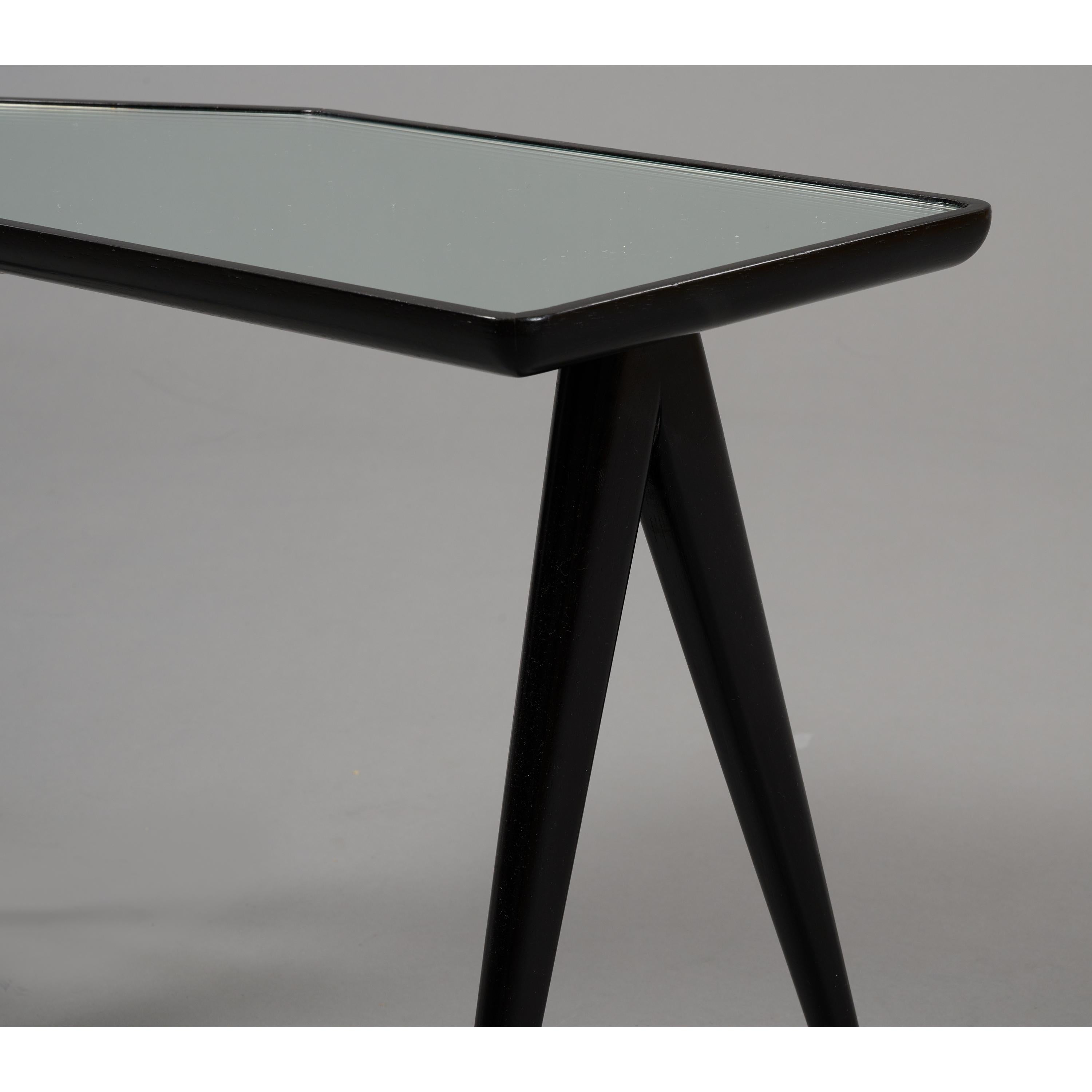 Gio Ponti - Paire de tables gigognes géométriques avec plateau en miroir, Italie, années 1950 en vente 7