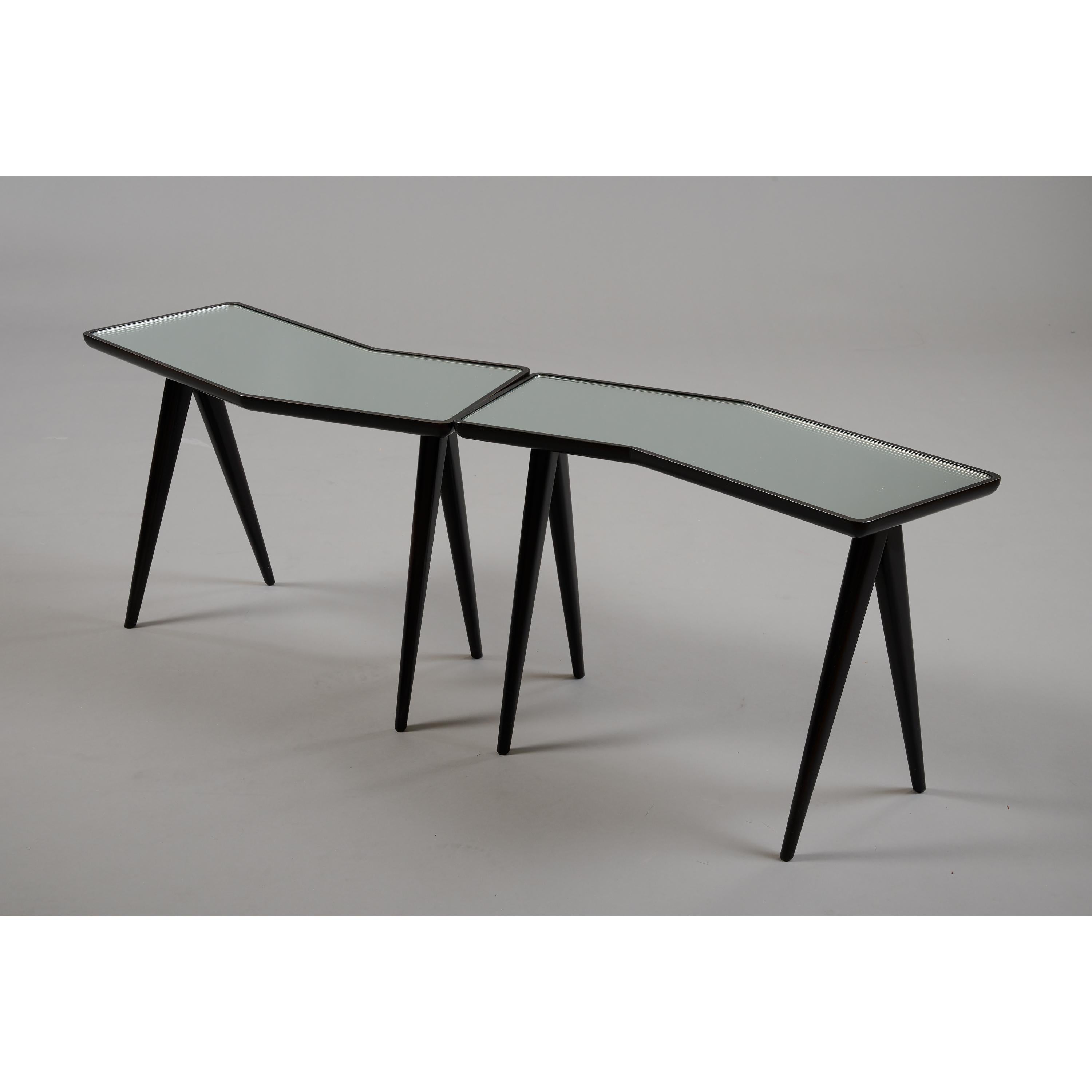 Gio Ponti Pair of Geometric Nesting Tables with Mirrored Tops, Italy, 1950's For Sale 1
