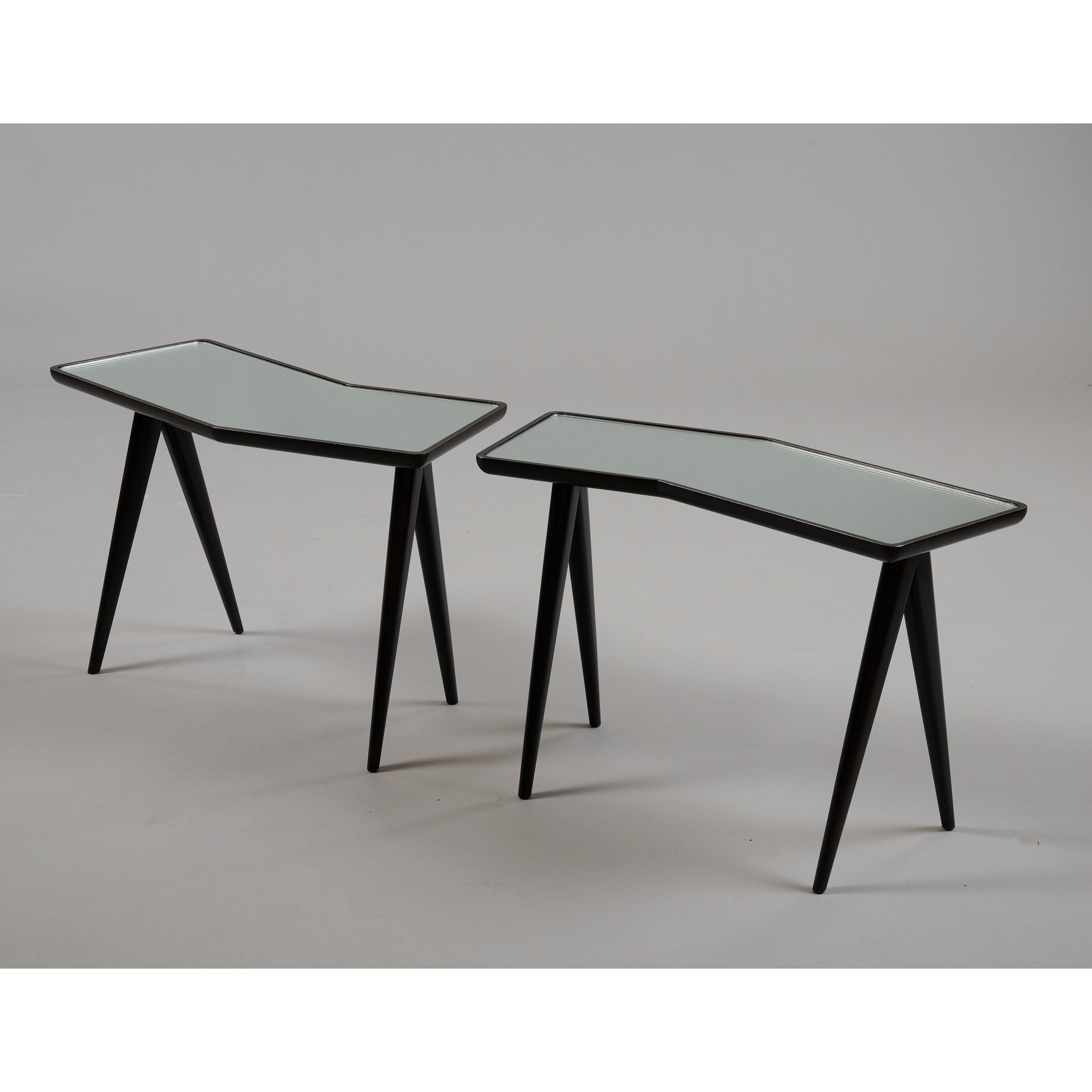 Gio Ponti - Paire de tables gigognes géométriques avec plateau en miroir, Italie, années 1950 en vente 1