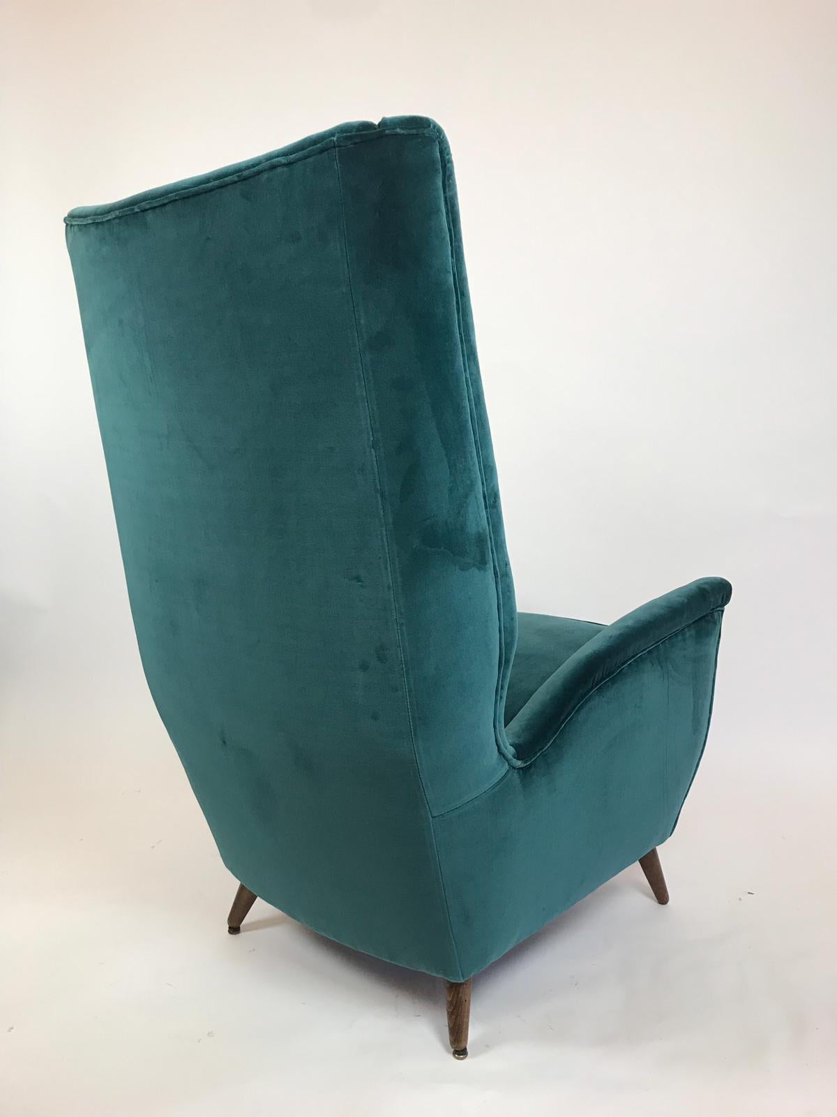 Gio Ponti Pair of High Back Armchairs Newly Upholstered in Teal Velvet (Italienisch)