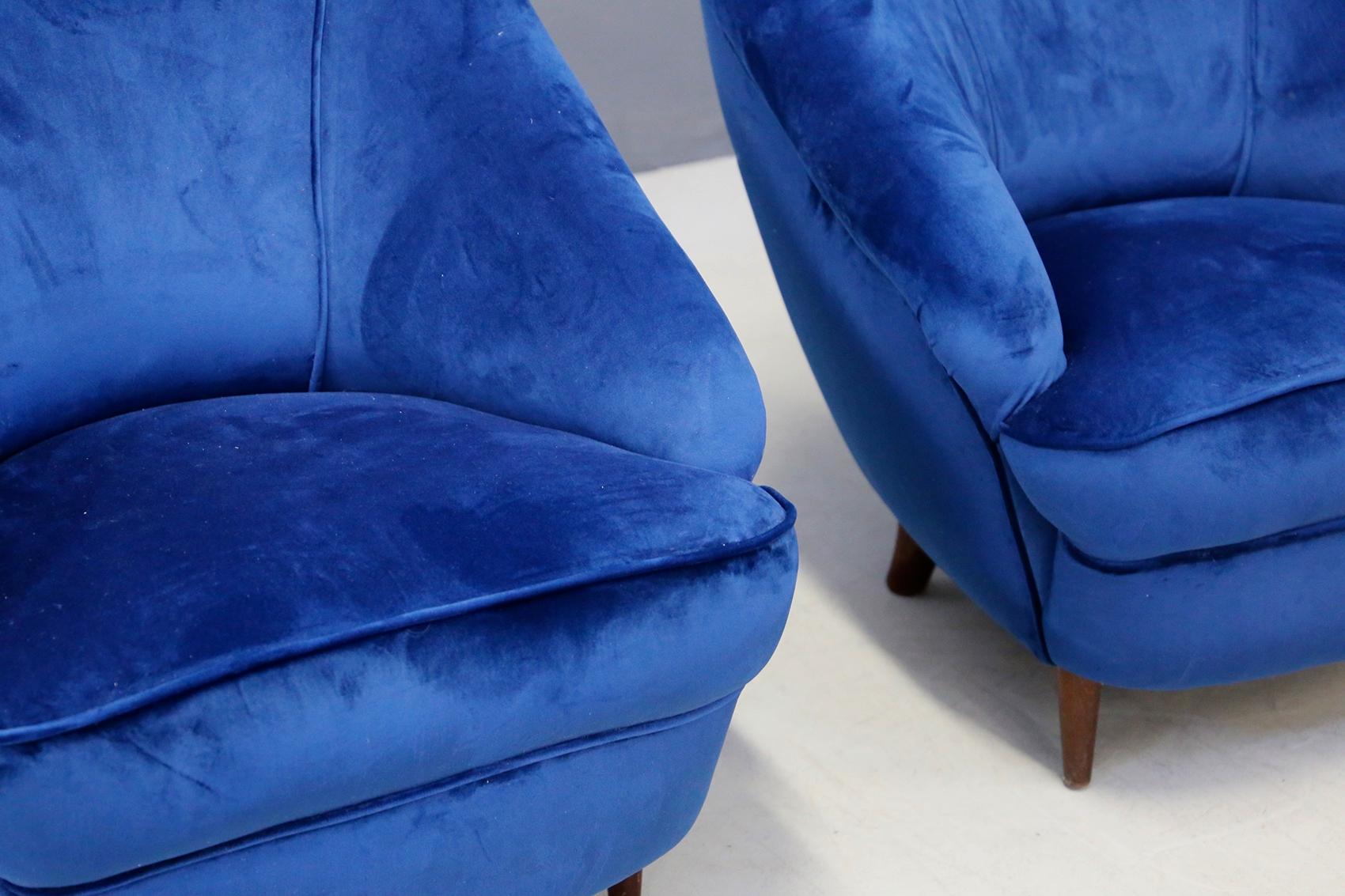 Gio Ponti attributed to Pair of Midcentury Armchairs in Blue Velvet, 1950s 1