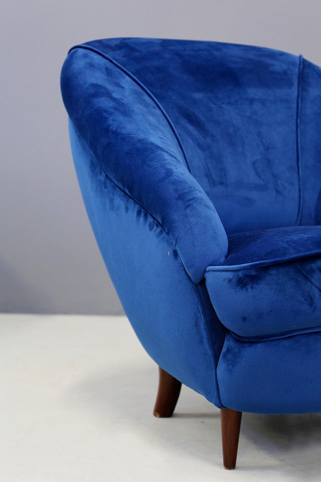 Gio Ponti attributed to Pair of Midcentury Armchairs in Blue Velvet, 1950s 2