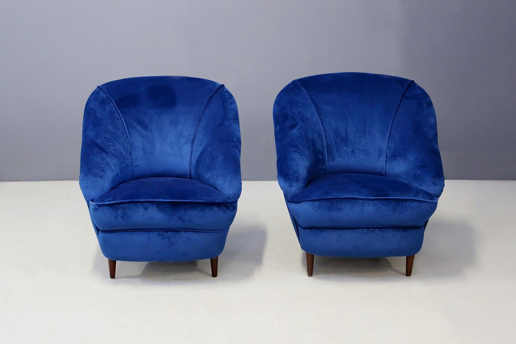 Gio Ponti attributed to Pair of Midcentury Armchairs in Blue Velvet, 1950s 3